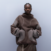XIPHEVIL Fleece-Panel Saber-Sleeve Sweatshirt Coffee