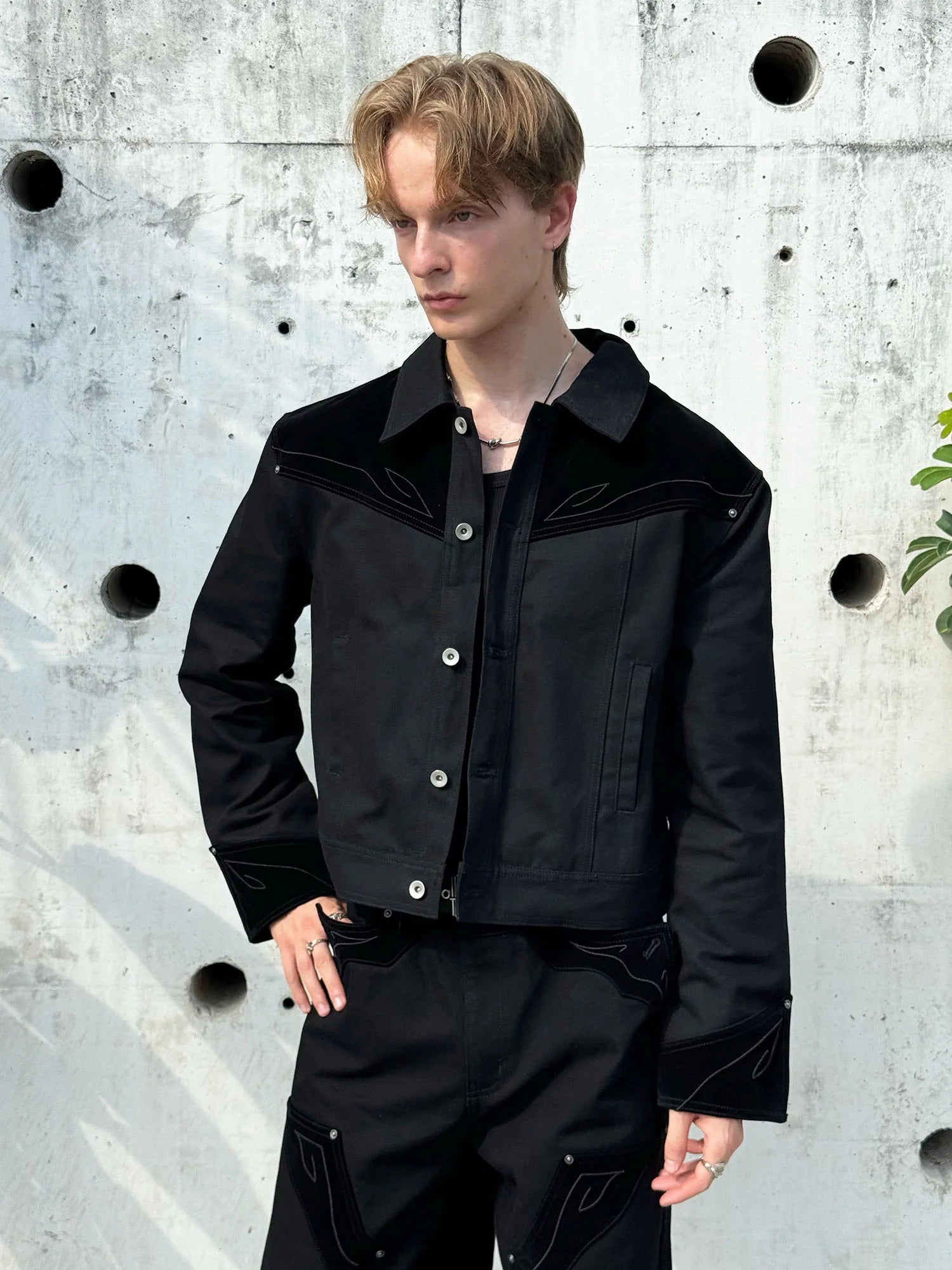 ESAIAS Totem Embroidered Velvet Panel Short Jacket