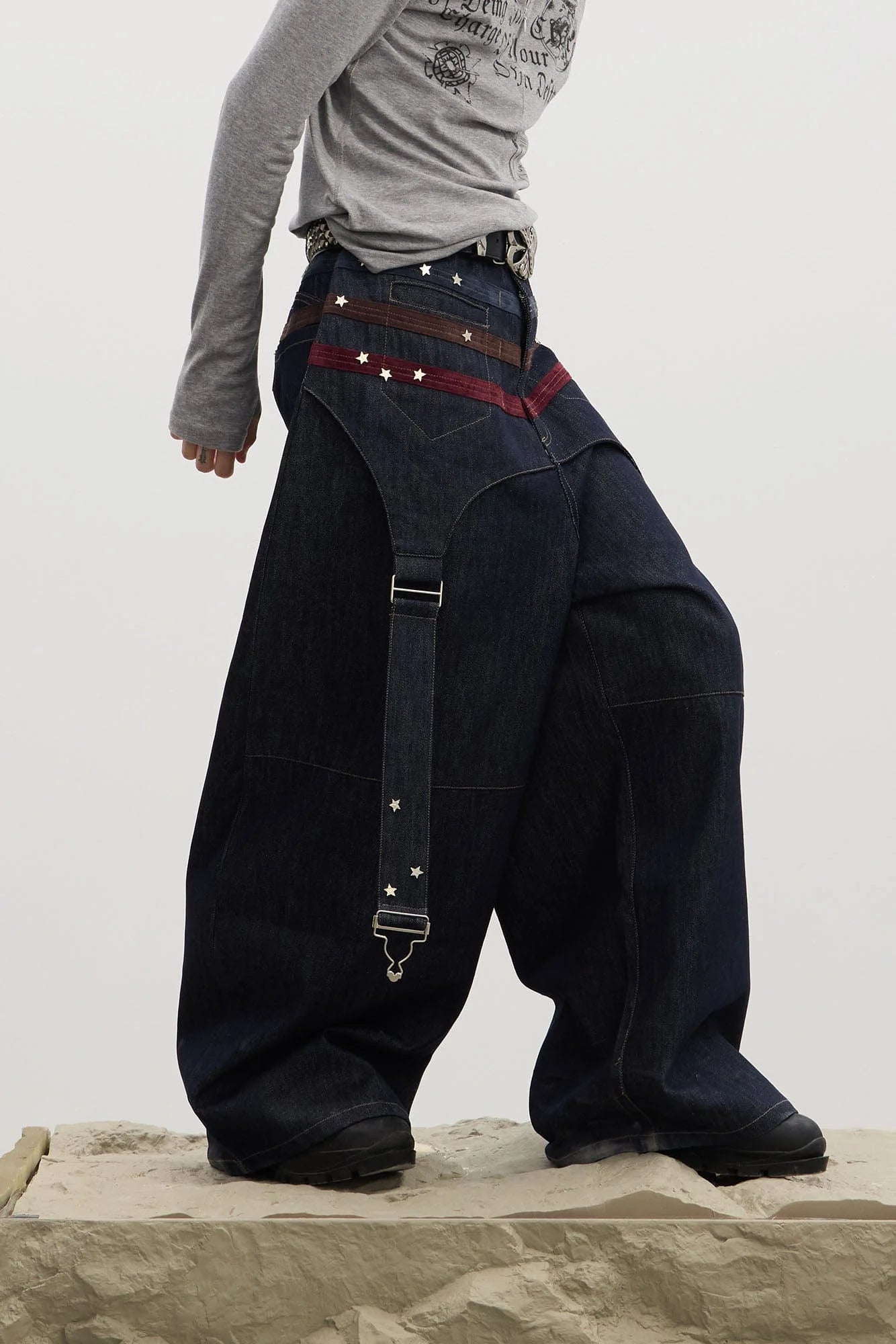 DND4DES Star-Rivet Harness-Layered Curved Jeans