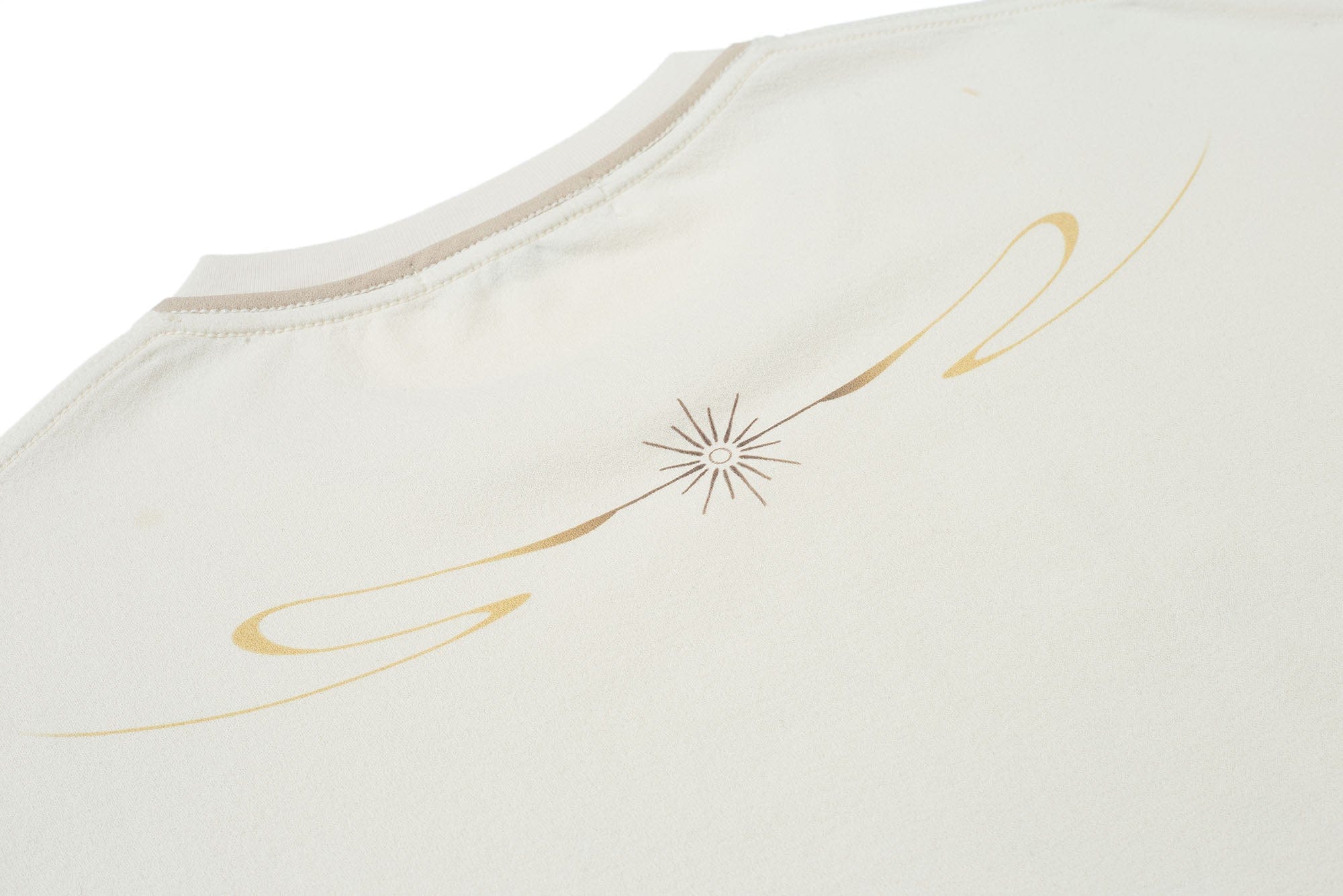 ESAIAS Distressed Stele Long Sleeve Tee