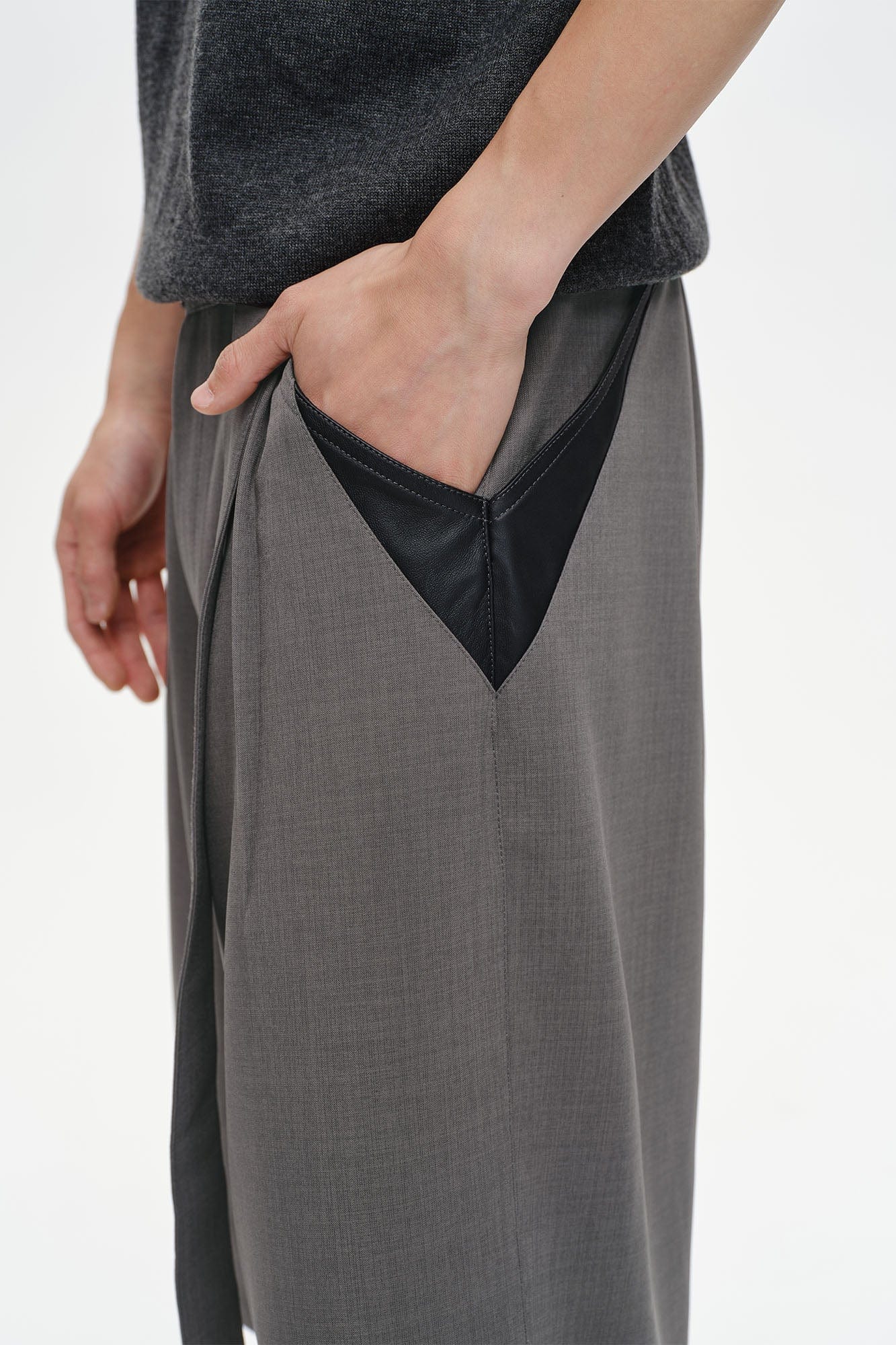 CATSSTAC Pleated Belted Wide-Leg Shorts