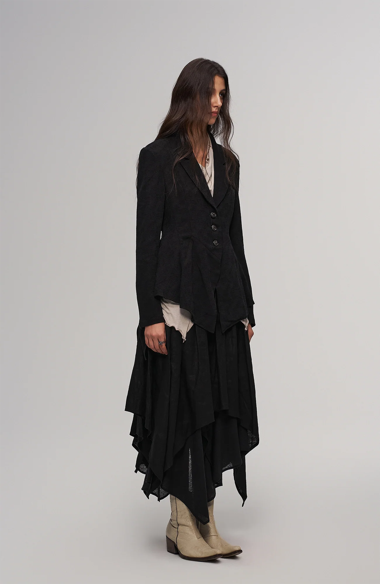 ILNya Nieternite Nifutur Asymmetric Hem Linen-Blend Blazer