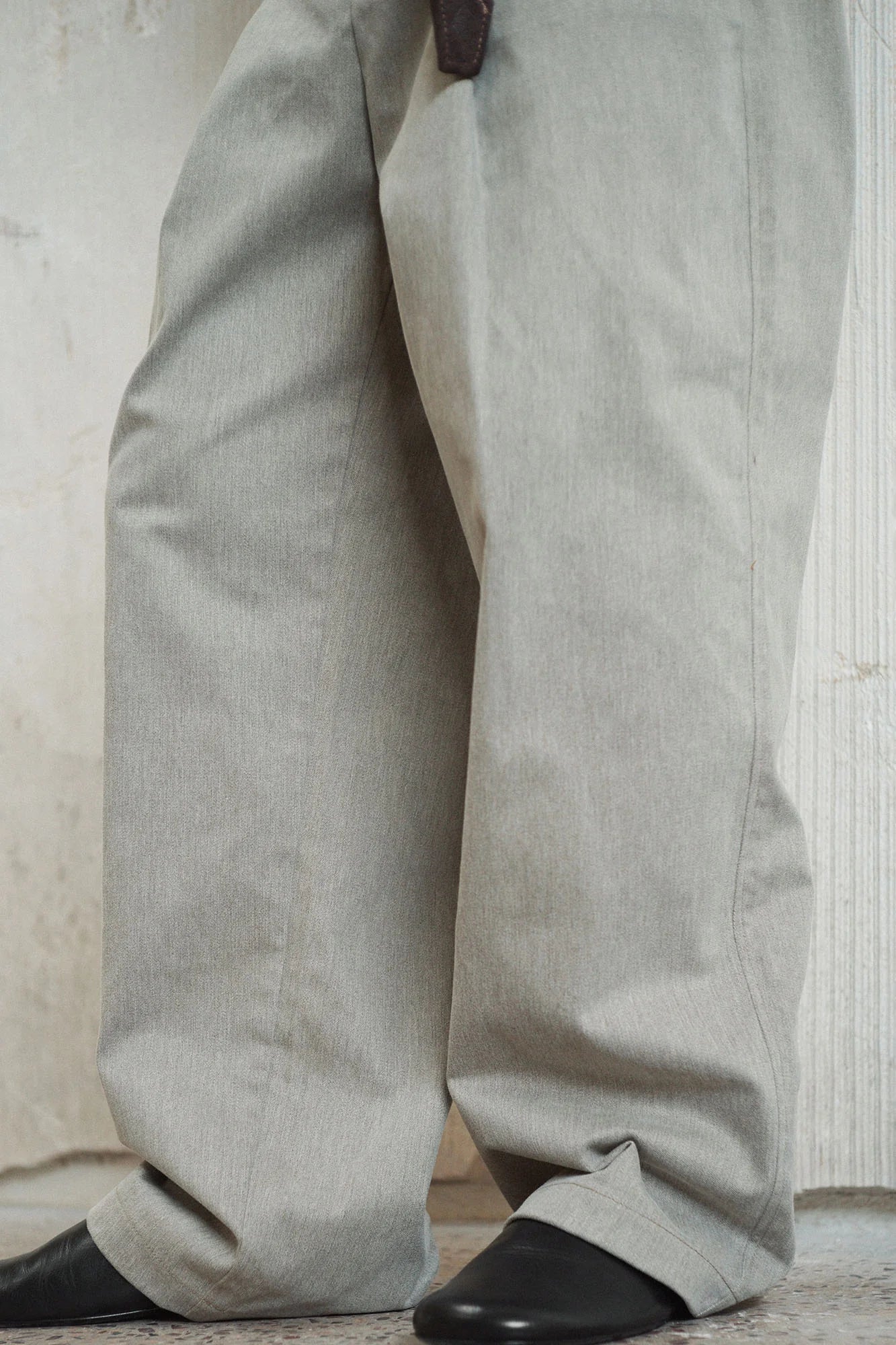 GONGHE REPUB Brushed Pleated Straight-Leg Trousers