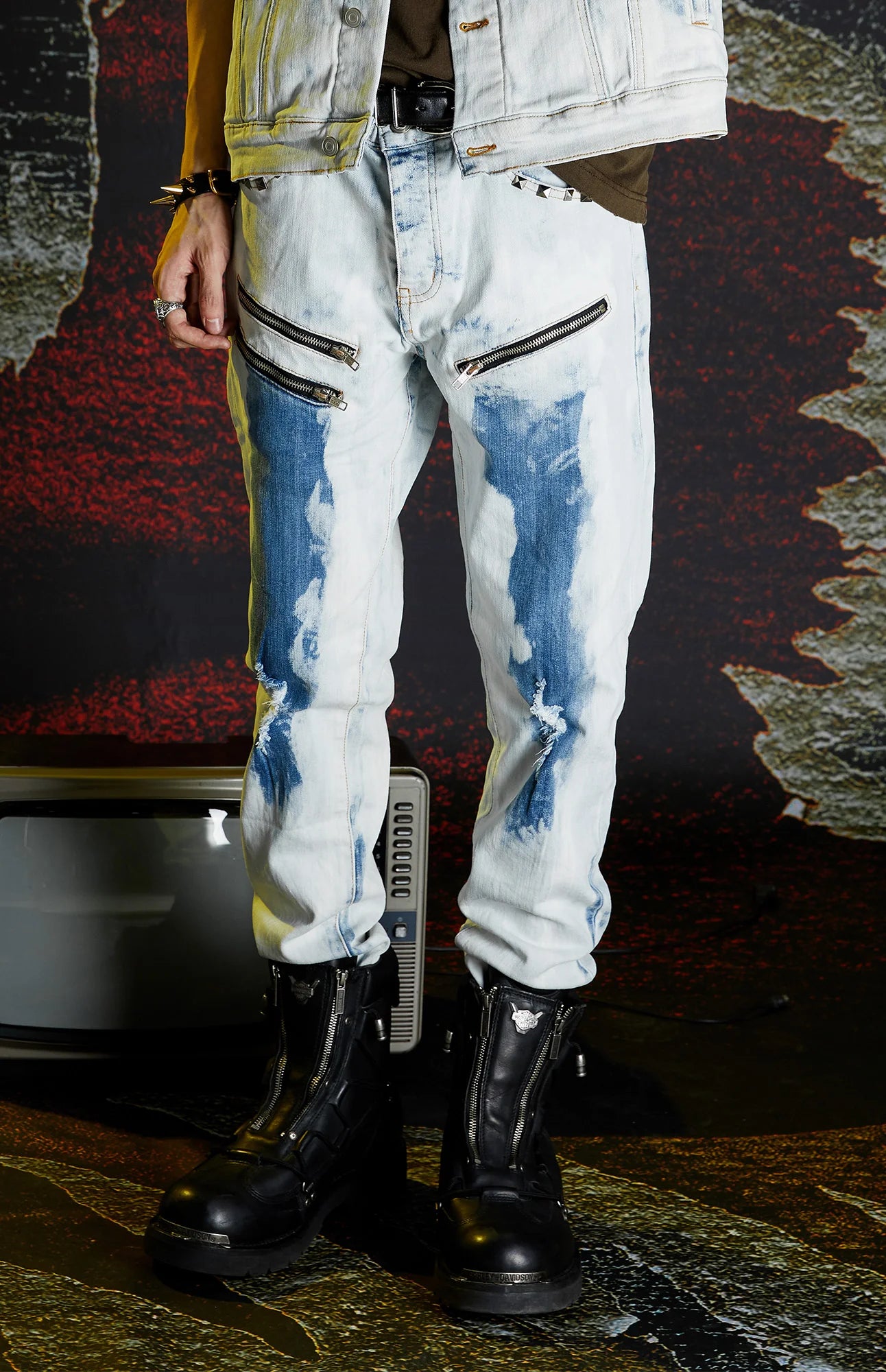 VENTUREK Distressed Washed Zippered Studded Slim Jeans