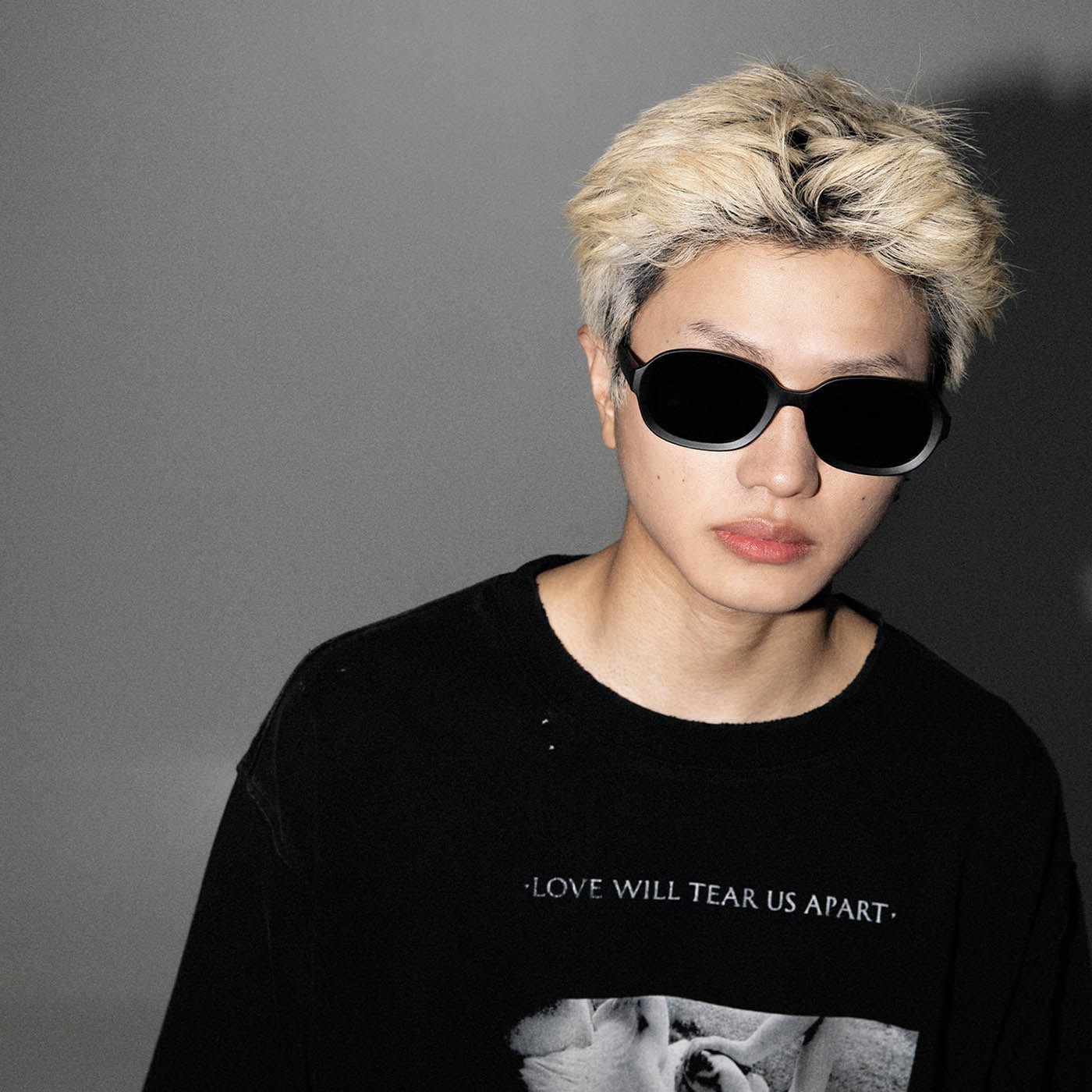 UNDERWATER Matte Black Oval Sunglasses