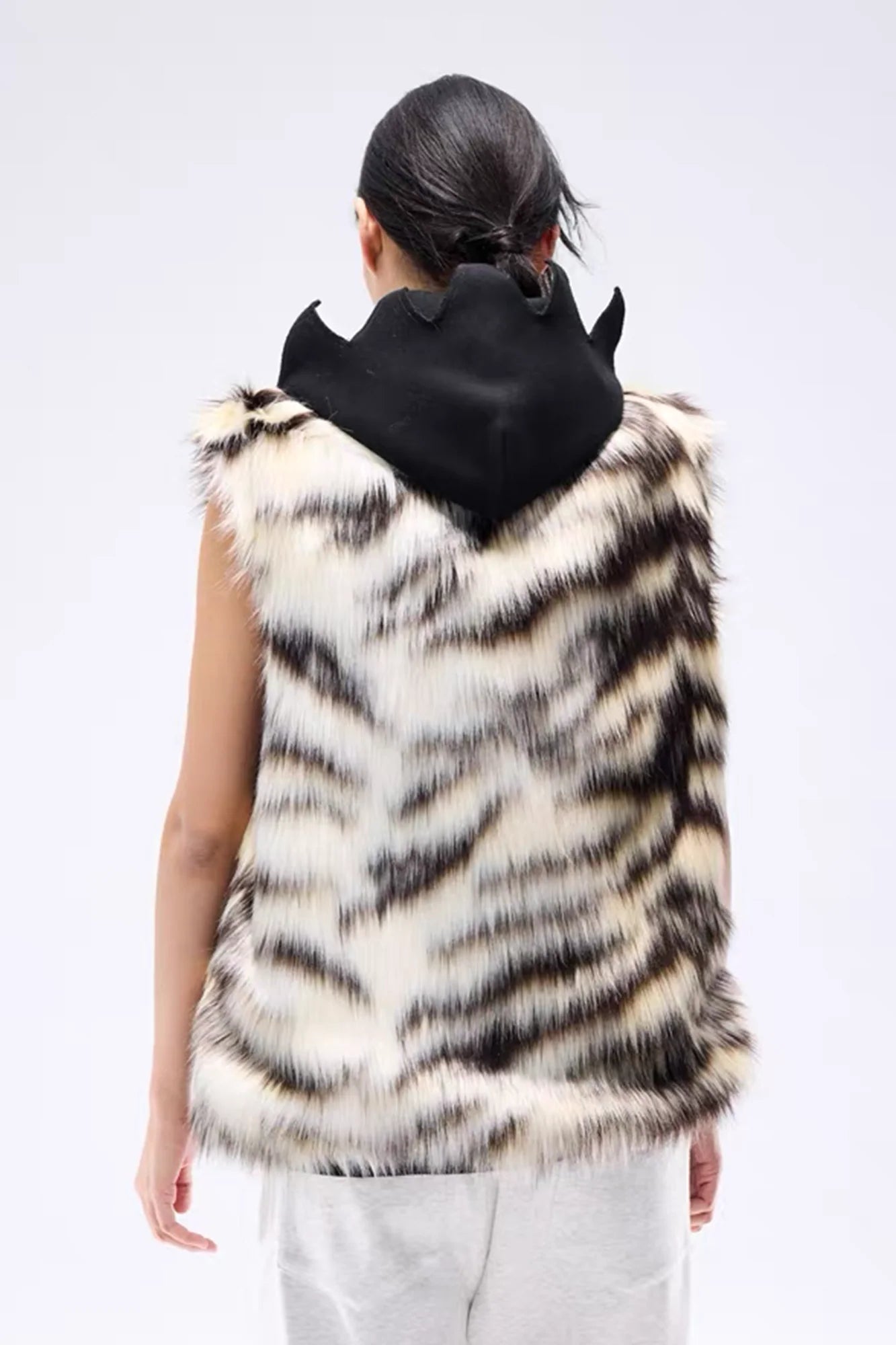 NOTHINGNESS WORLD Tiger-Stripe Spiked Crown Hooded Vest