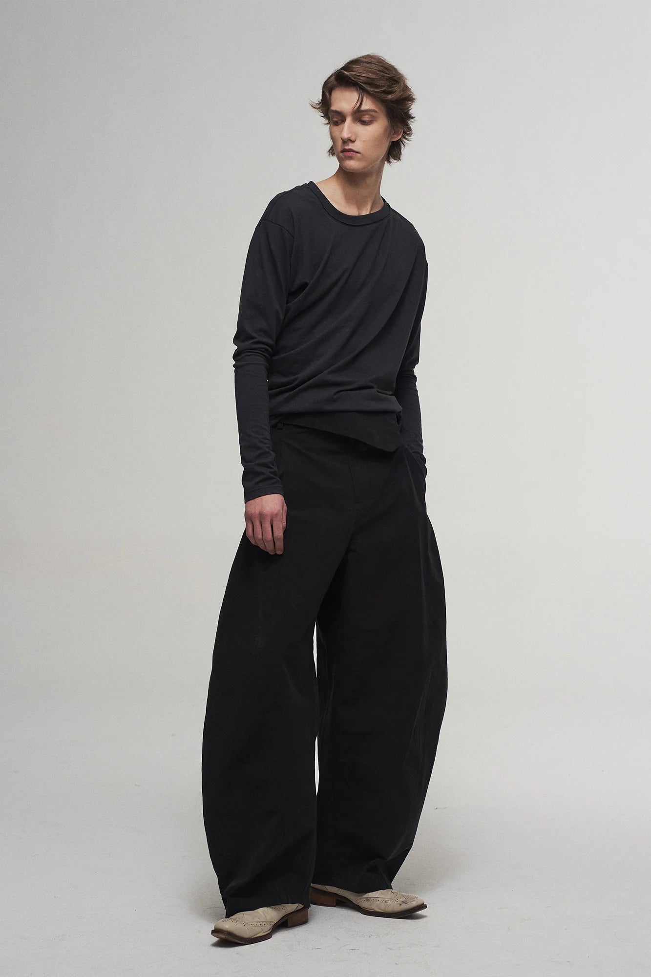 ILNya Nieternite Nifutur Asymmetrical Neckline Drape Long Sleeve Tee