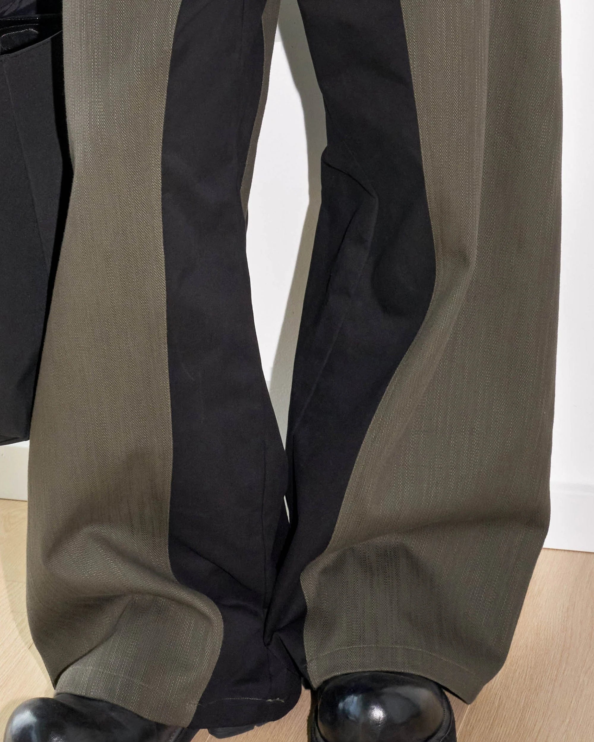 LABELROOM Paneled Color Blocked Zipper Pants