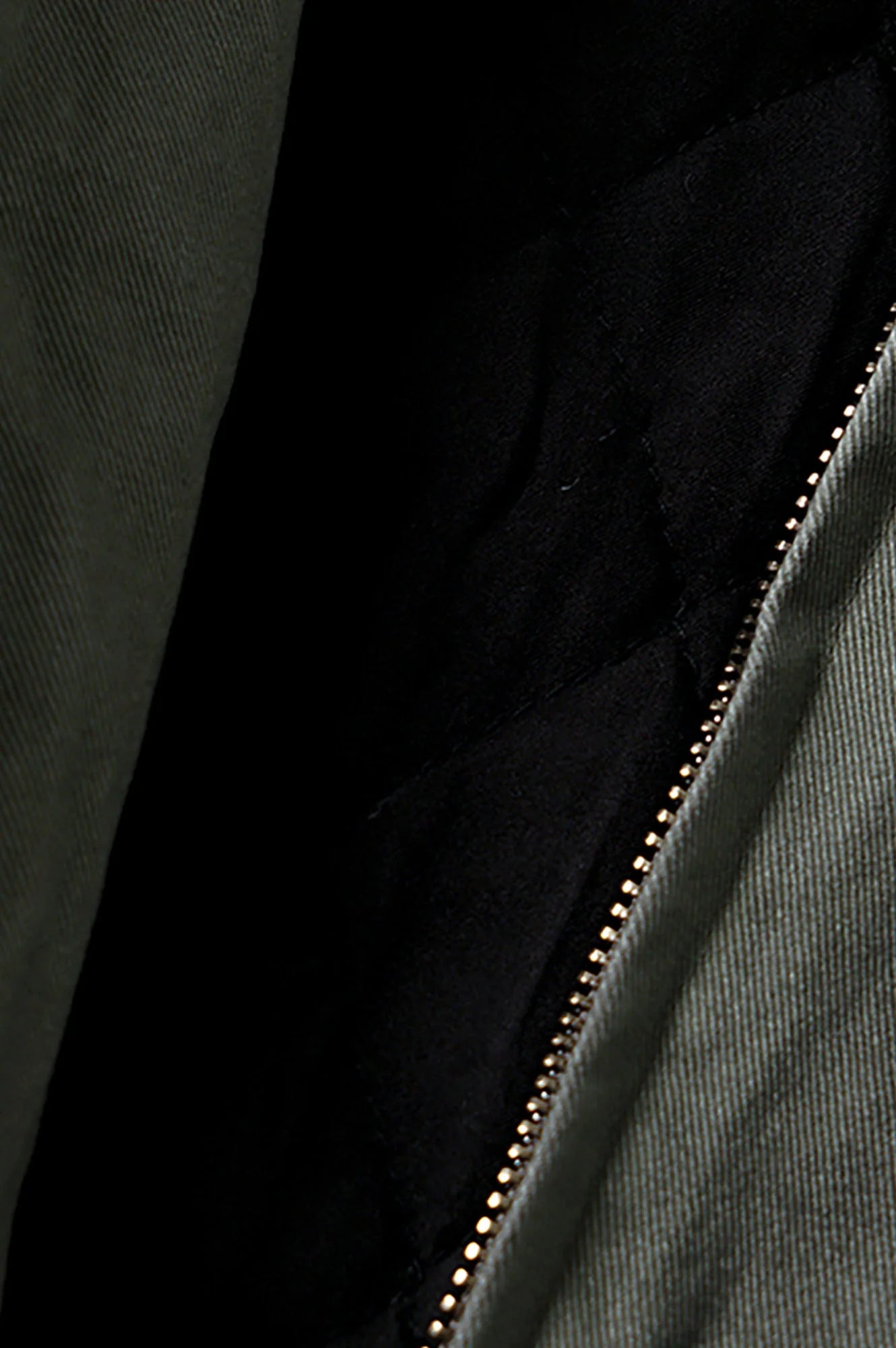 LUUUCAM Distressed Skull Graphic Cropped Puffer Jacket