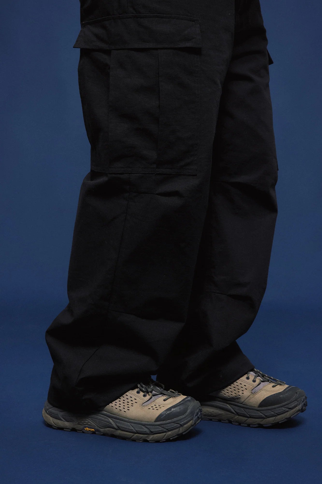 BANANA CLUB Multi-Pockey Pleated-Knee Cargo Pants