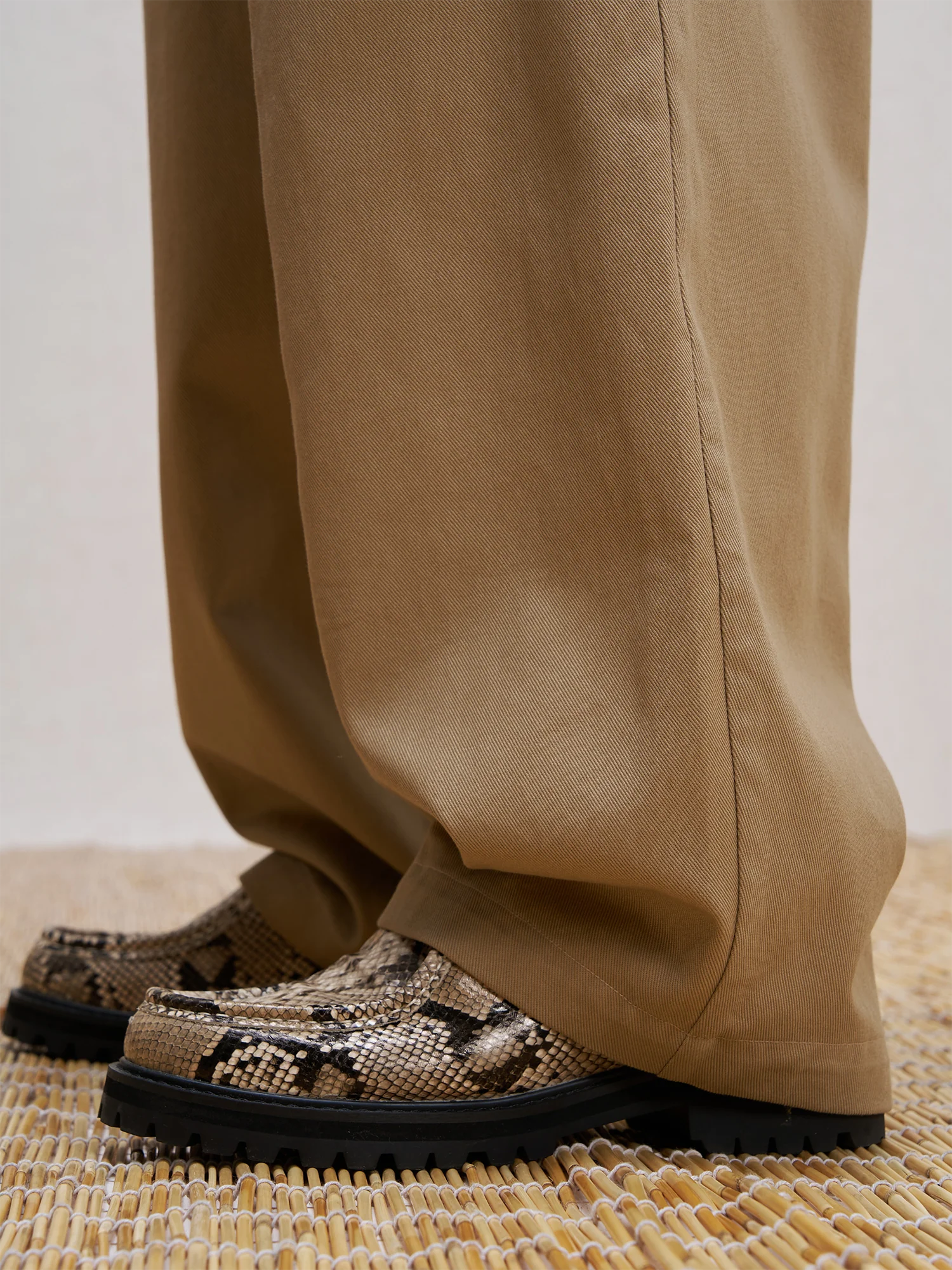 UNLIMITED MOTE Pleated Herringbone Wide-Leg Trousers
