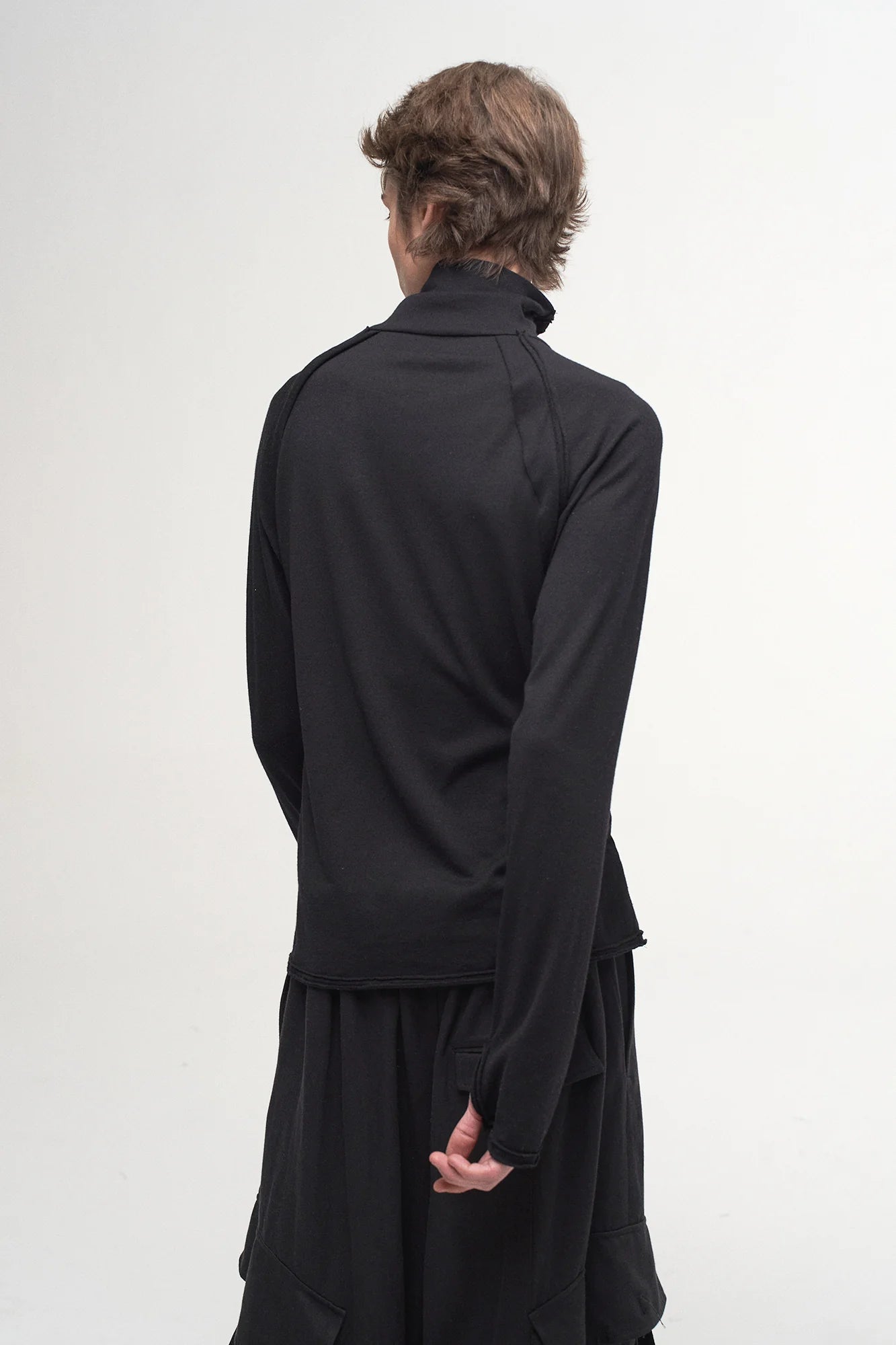 ILNya Nieternite Nifutur Ruffle Tape Shoulder Long Sleeve Tee