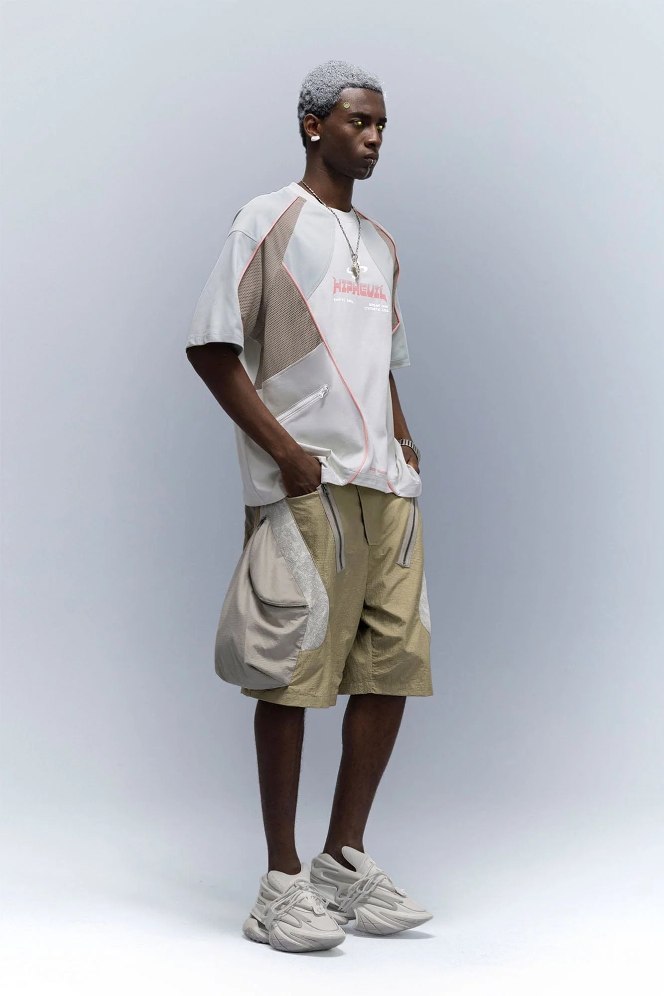 XIPHEVIL Contrast Paneled Mesh Zip-Pocket Raglan T-Shirt Ice