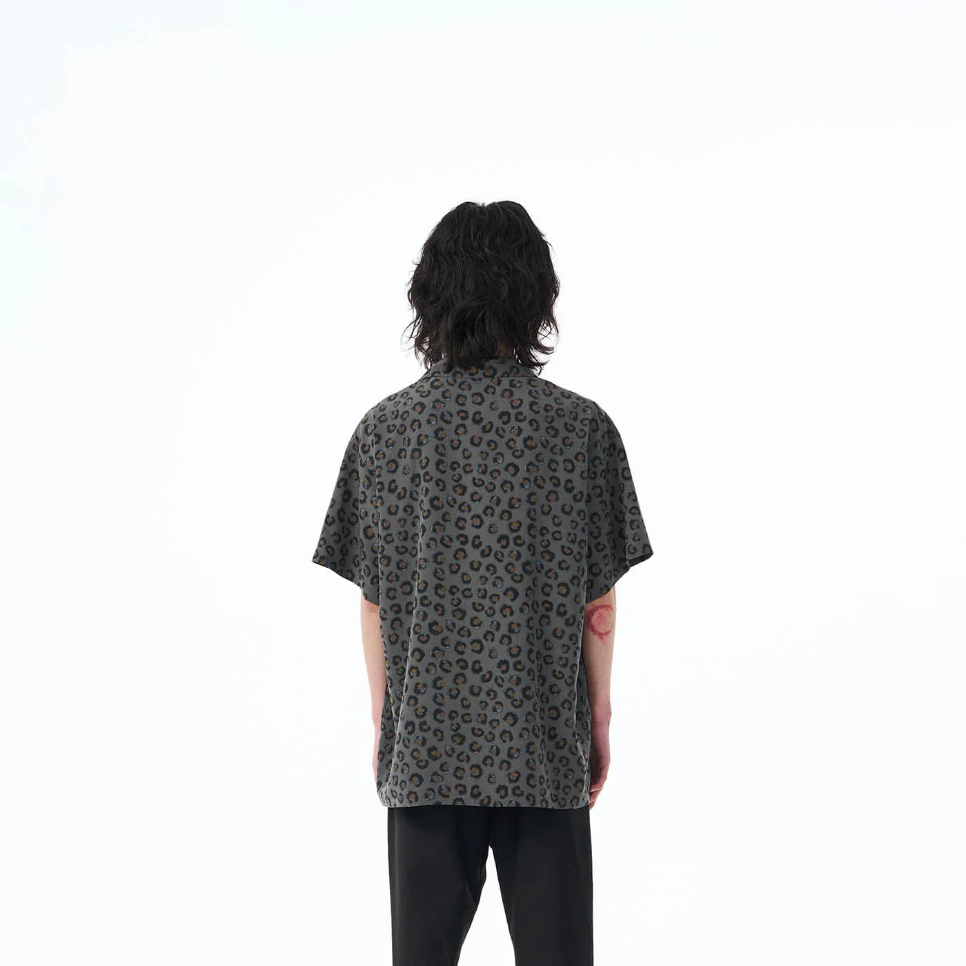 EPIC POETRY Leopard Face Half Shirt Grey