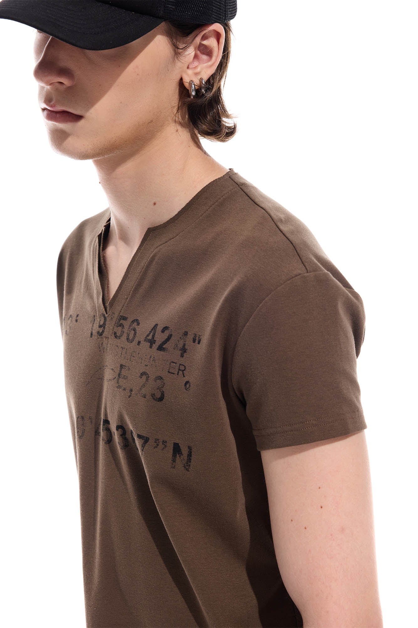 WHISTLEHUNTER Distressed Coordinate V-Neck T-Shirt
