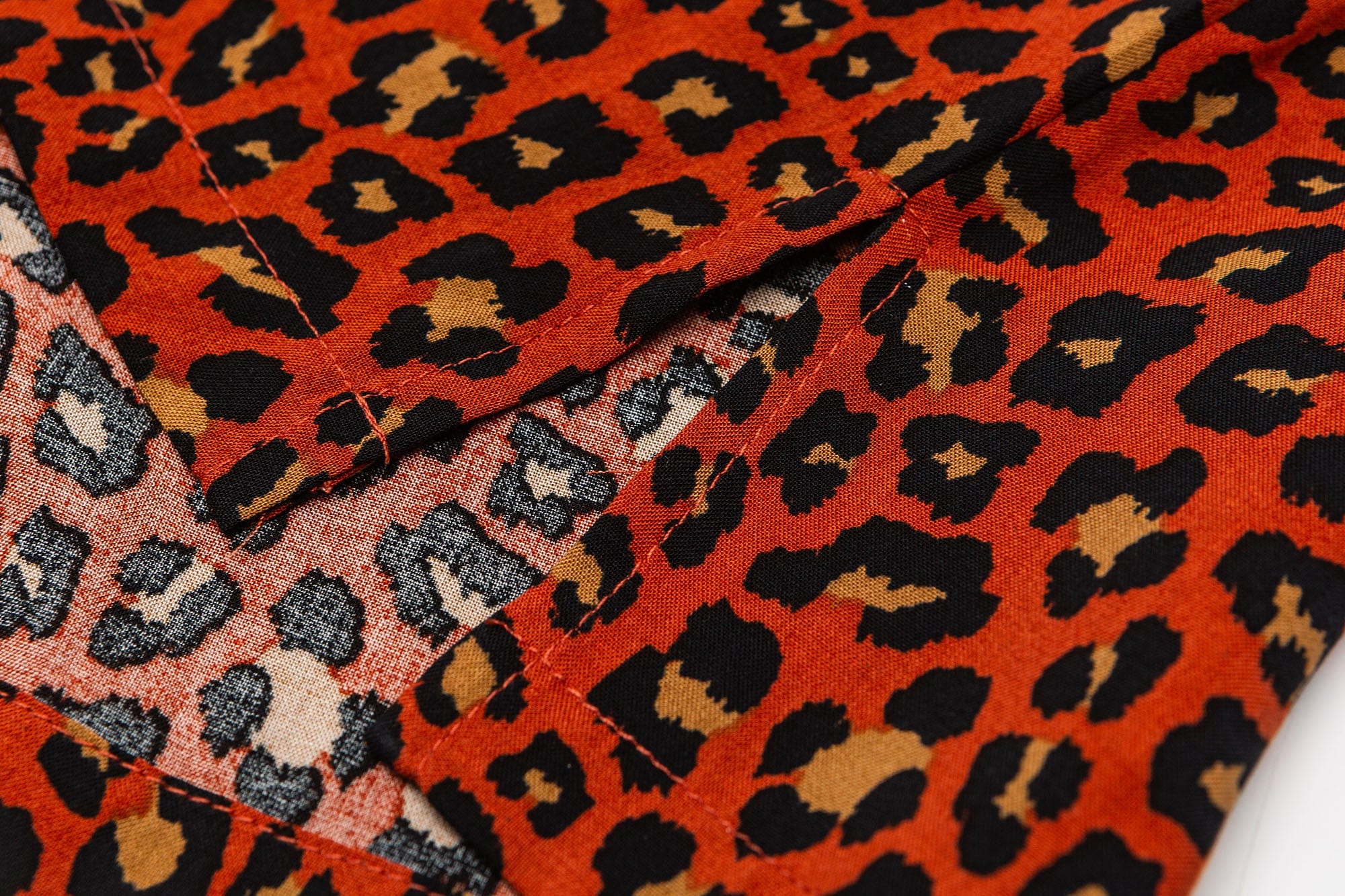 ME DA IGUAL Retro Leopard Full-Print Cuban Half Shirt
