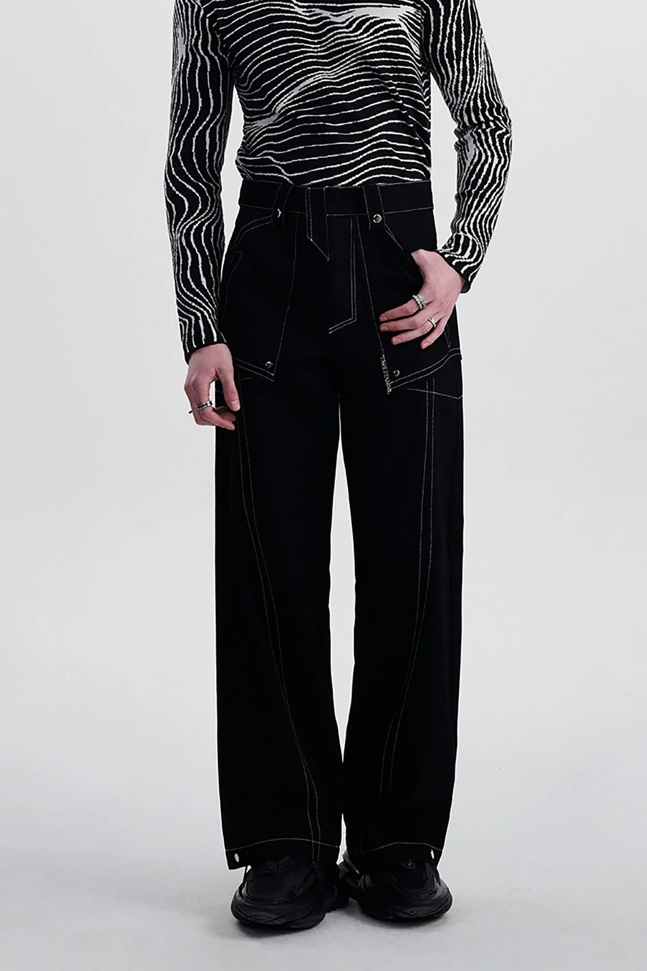 TIWILLTANG Contrast Stitched Straight-Leg Jeans