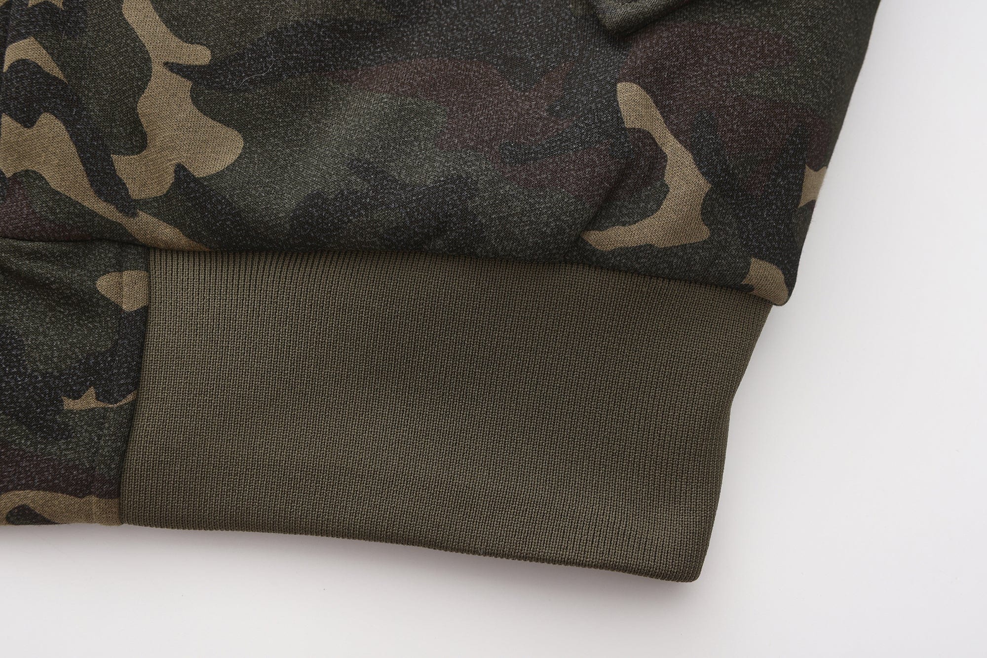 LUUUCAM Classic Camo Bomber Jacket