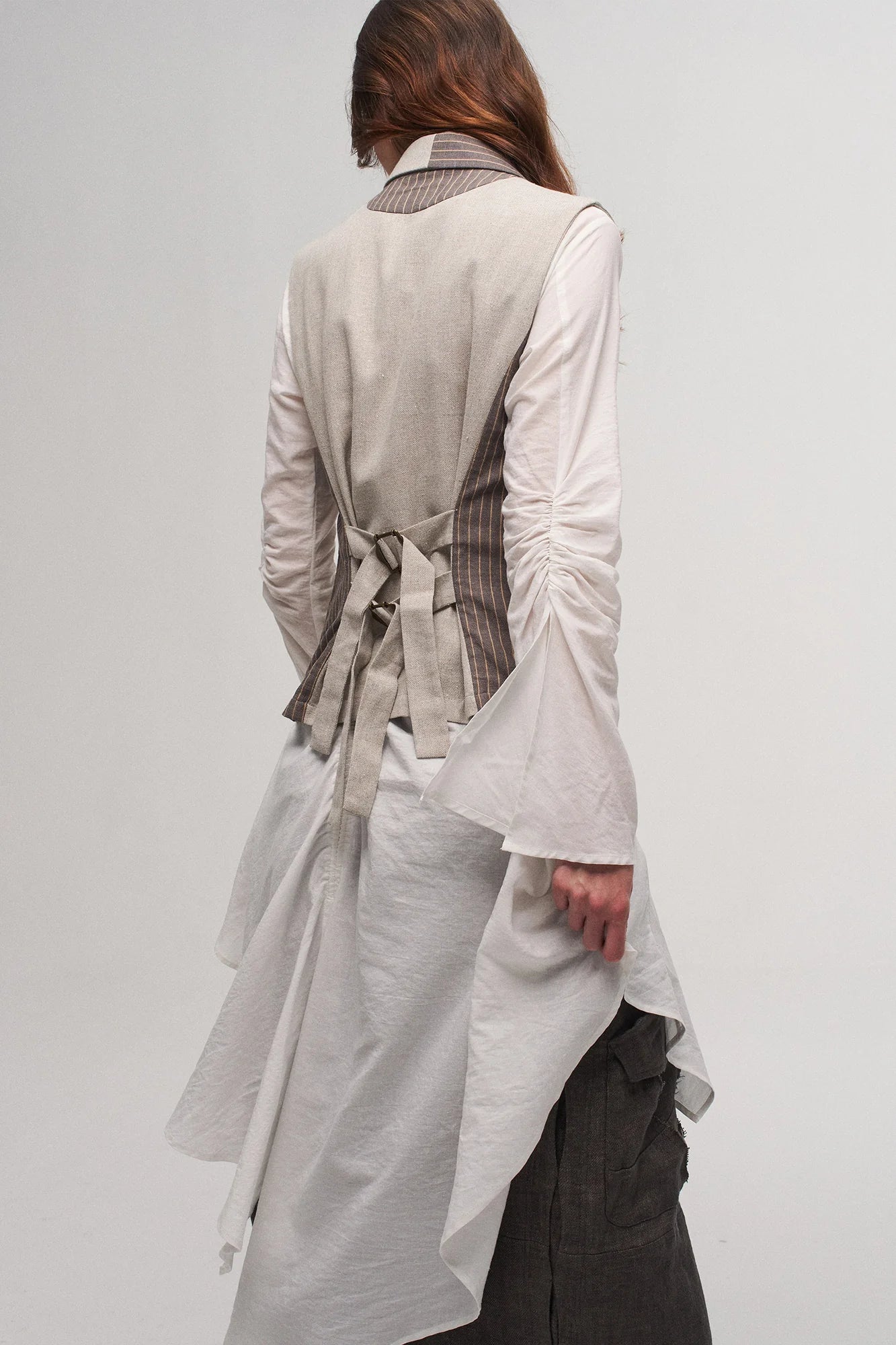 ILNya Nieternite Nifutur Ruched Waist Ruffle-Neck Long Shirt