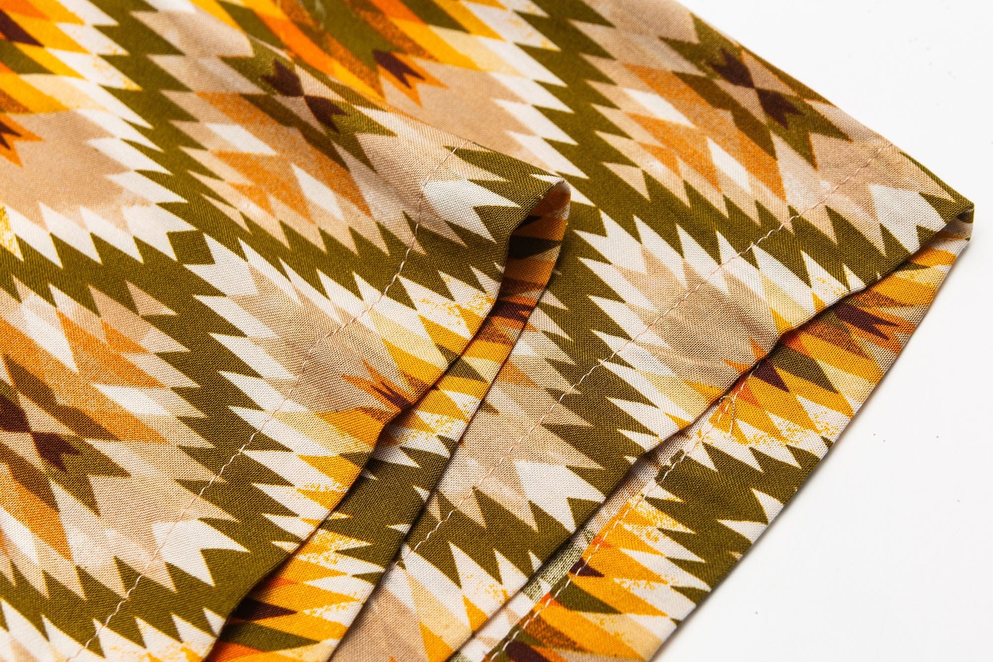 ME DA IGUAL Geometric Full-Print Button-Up Half Shirt