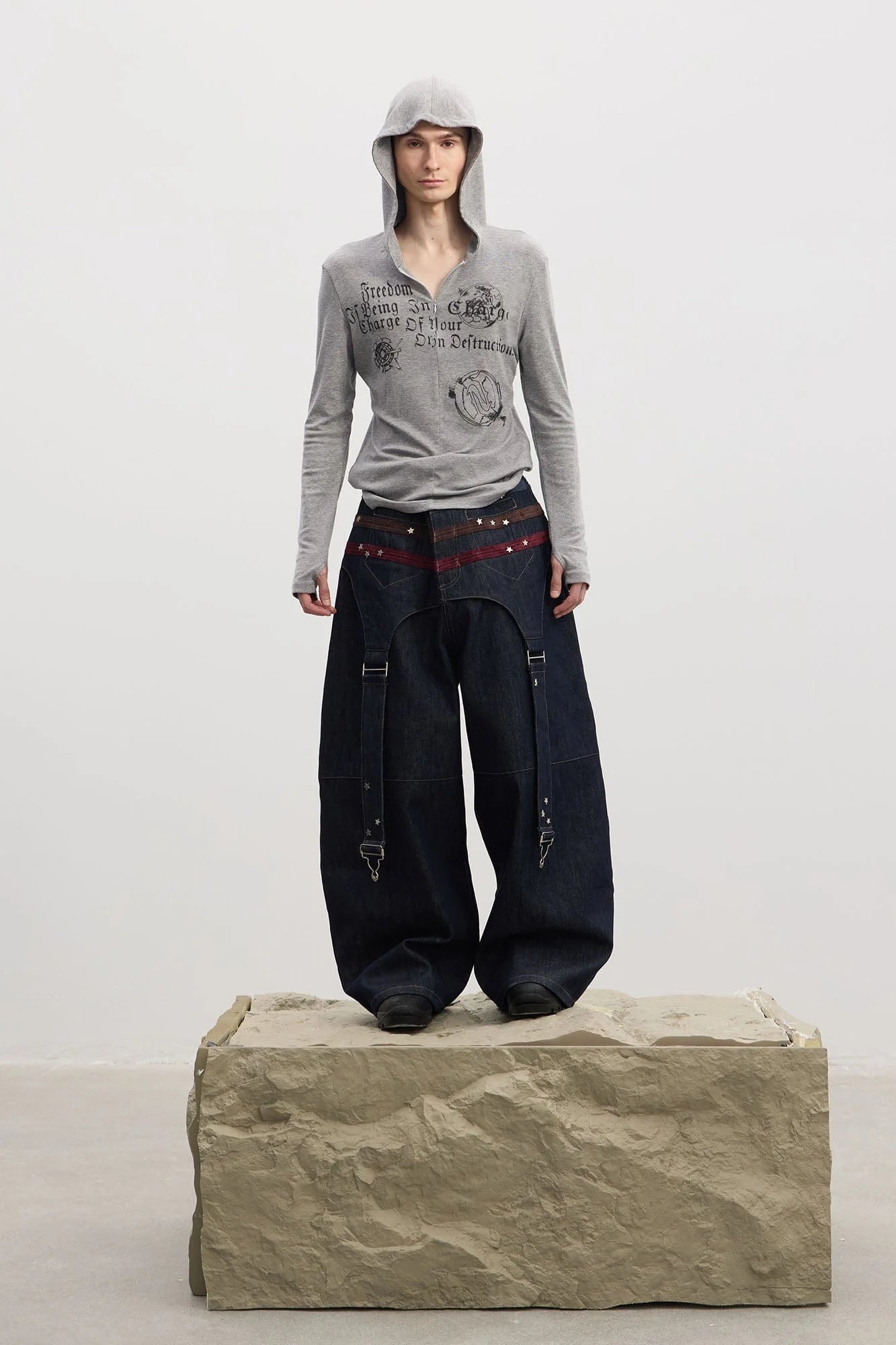 DND4DES Star-Rivet Harness-Layered Curved Jeans