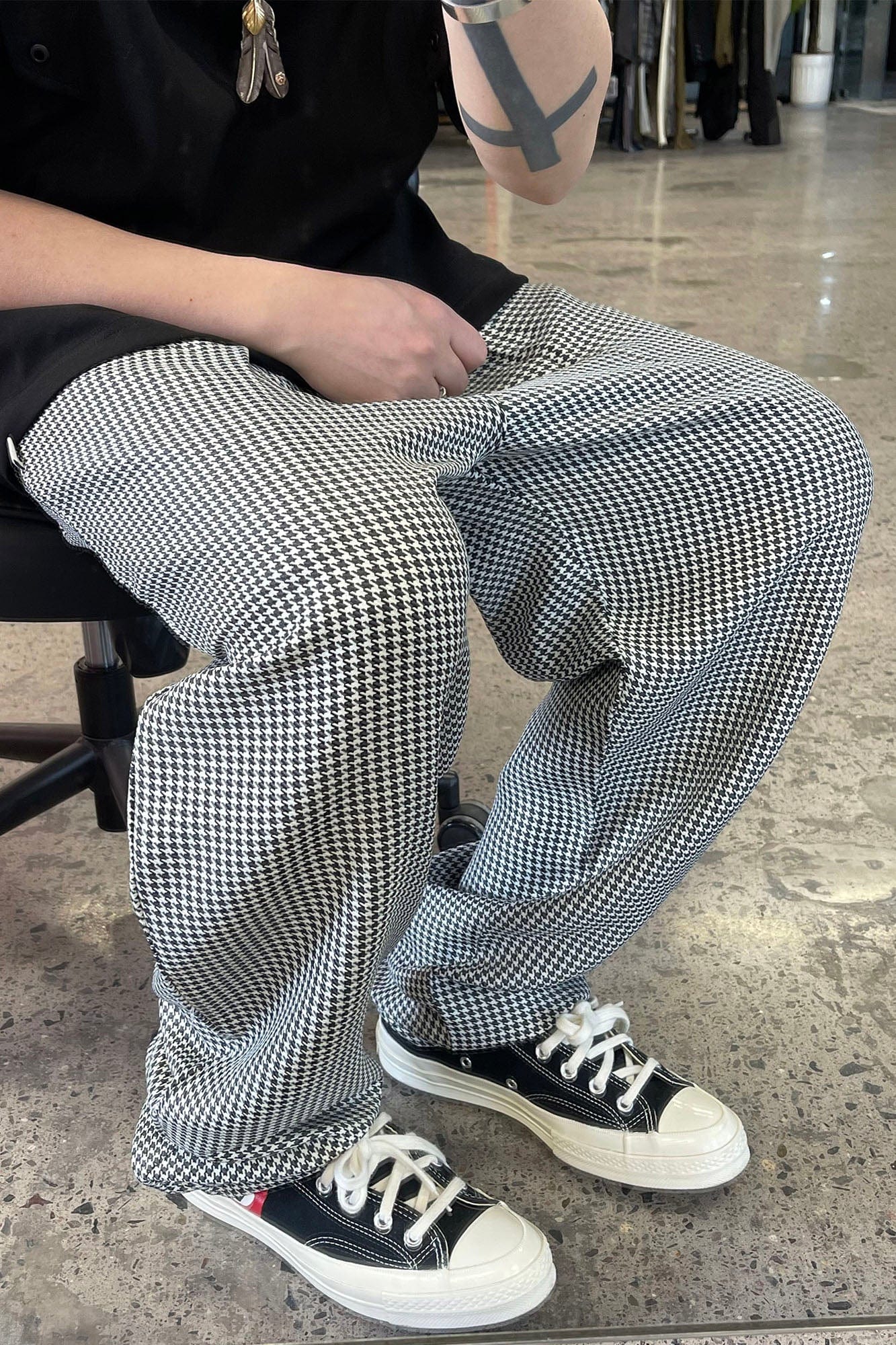 ME DA IGUAL Elastic Waist Houndstooth Tapered Trousers