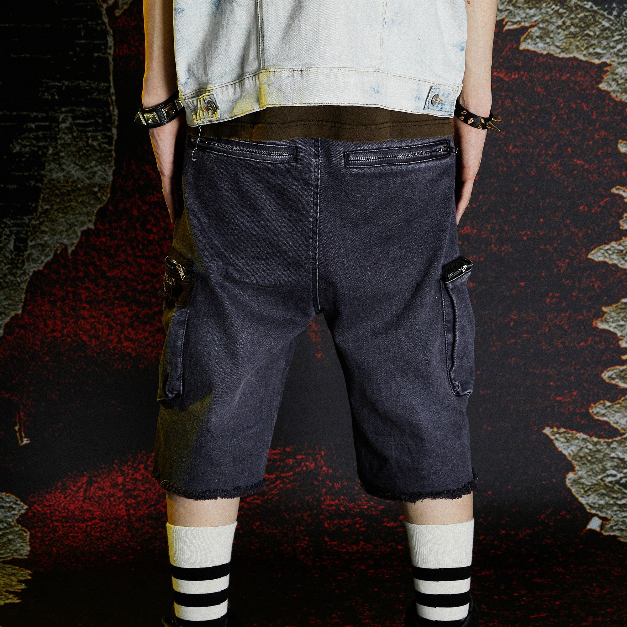 VENTUREK Washed Patch Studded Raw-Edge Shorts