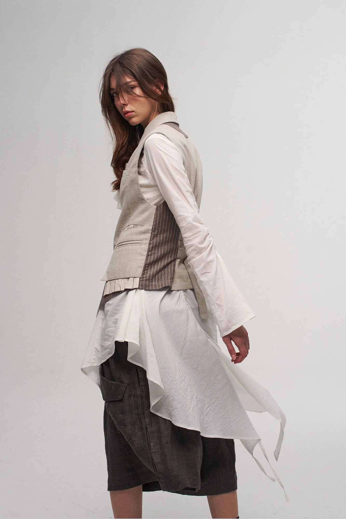 ILNya Nieternite Nifutur Ruched Waist Ruffle-Neck Long Shirt