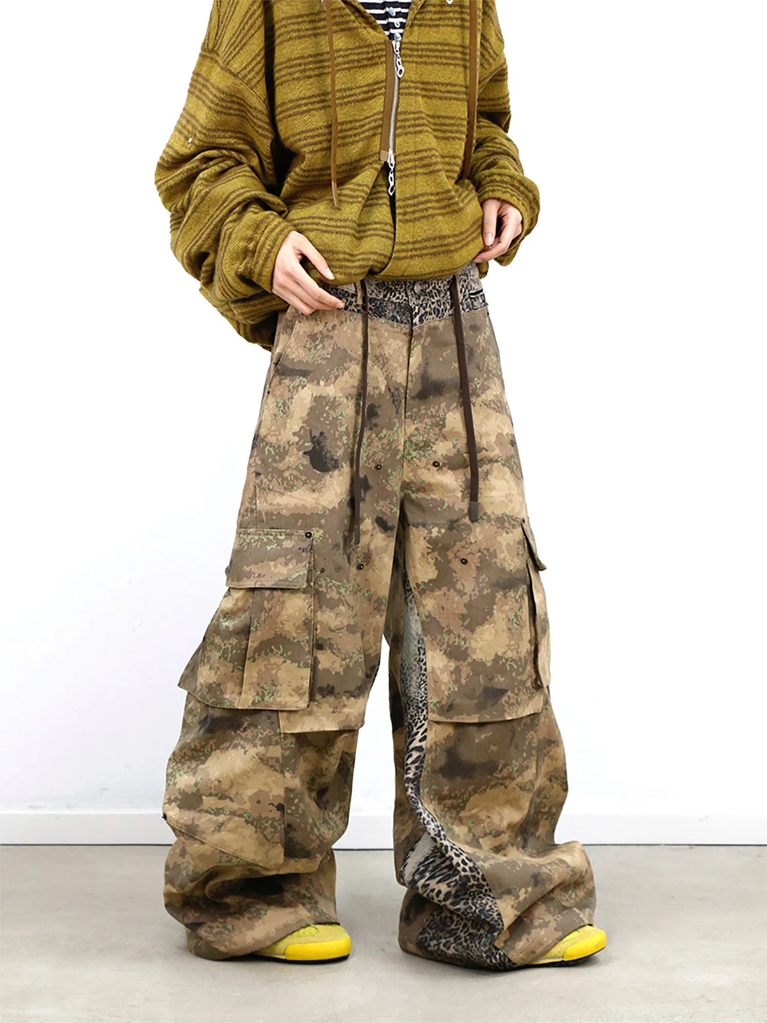RELABEL Leopard Panel Camo Cargo