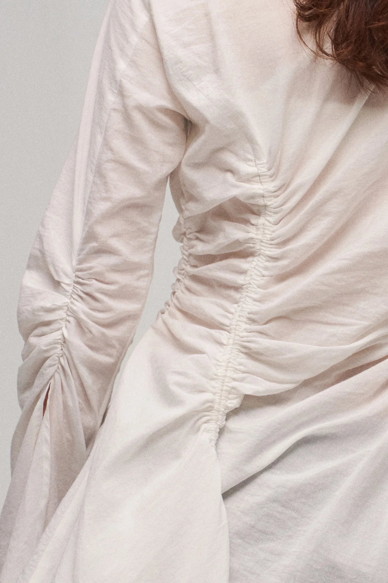 ILNya Nieternite Nifutur Ruched Waist Ruffle-Neck Long Shirt