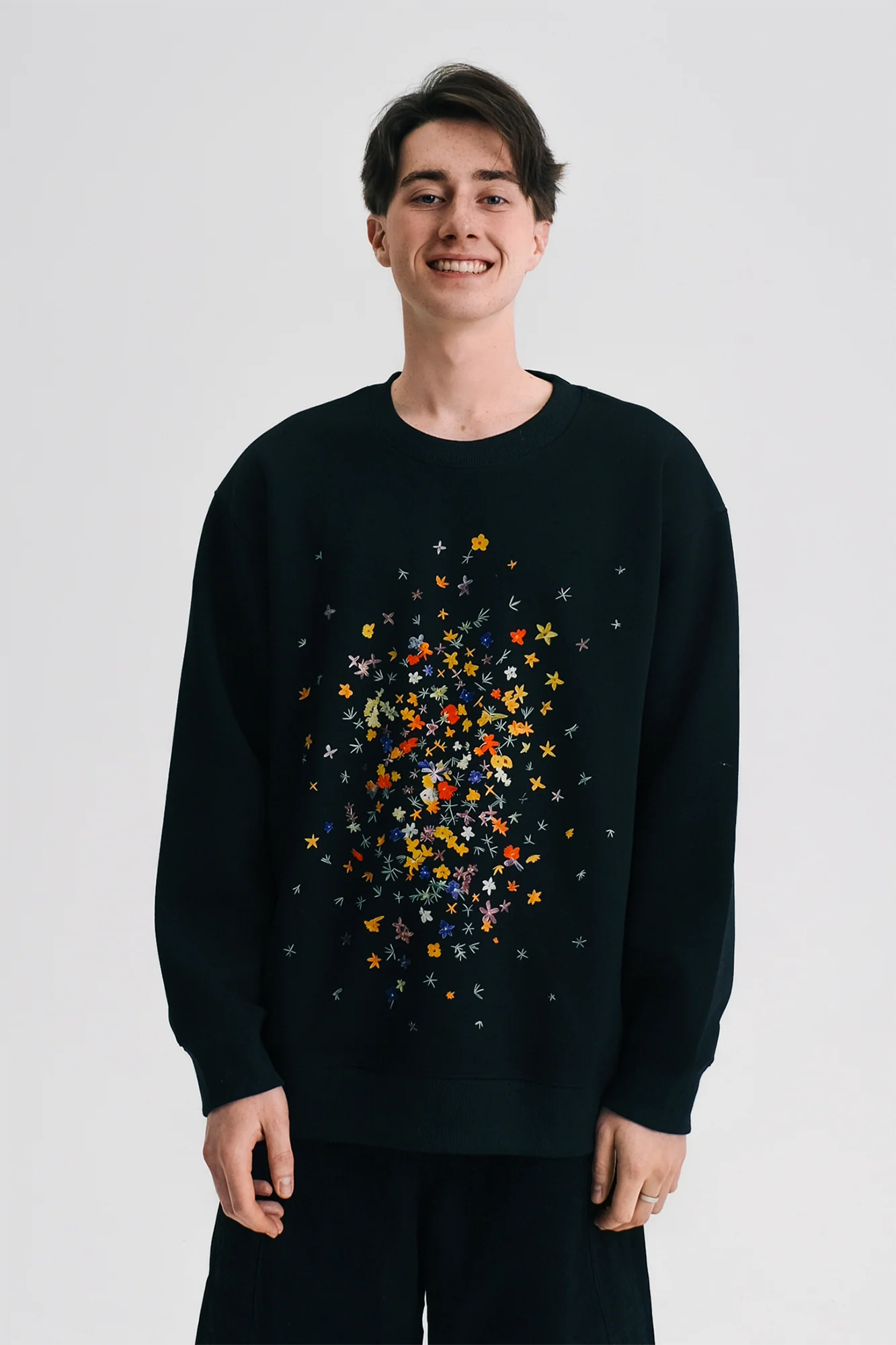 WIID Contrast Floral Graphic Crewneck Sweatshirt