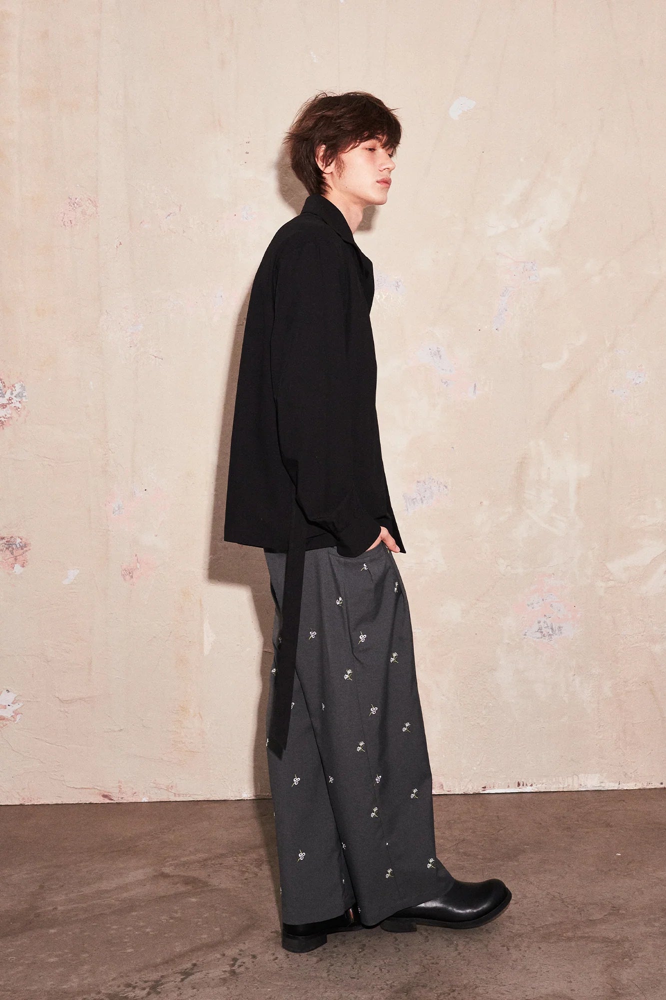 SAME FLOW Floral Embroidery Pleated Wide-Leg Trousers