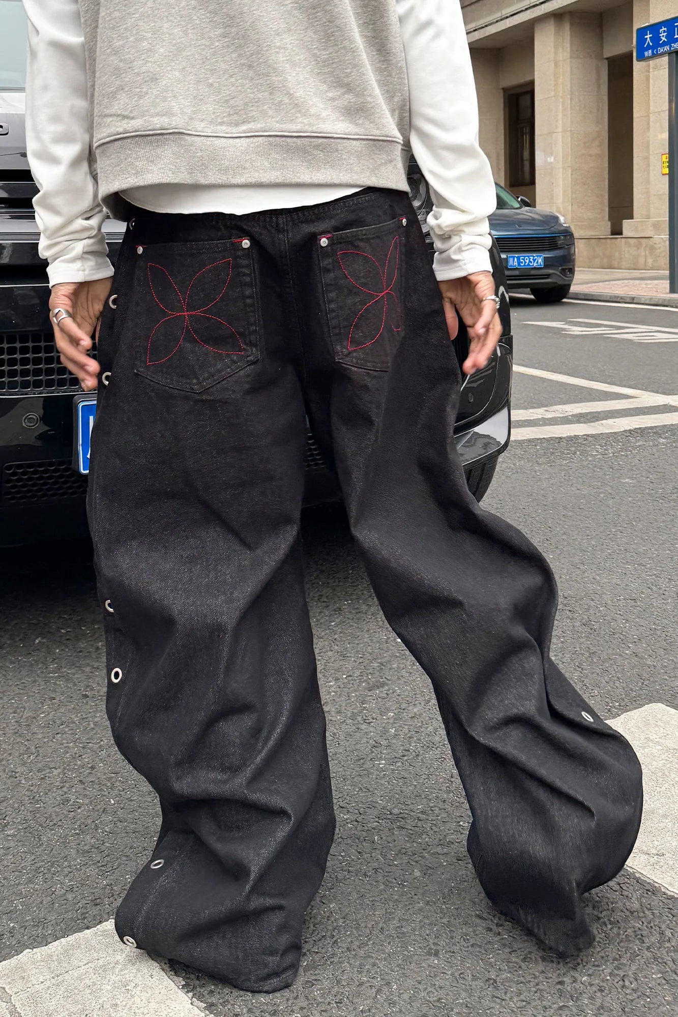 STEEPC Grommet Snap-Fly Flared Raw Jeans