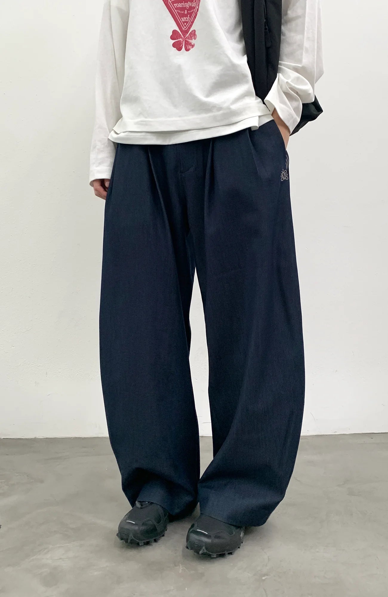 ROARINGWILD A ARCH Embroidered LOGO Draped Oversized Pants