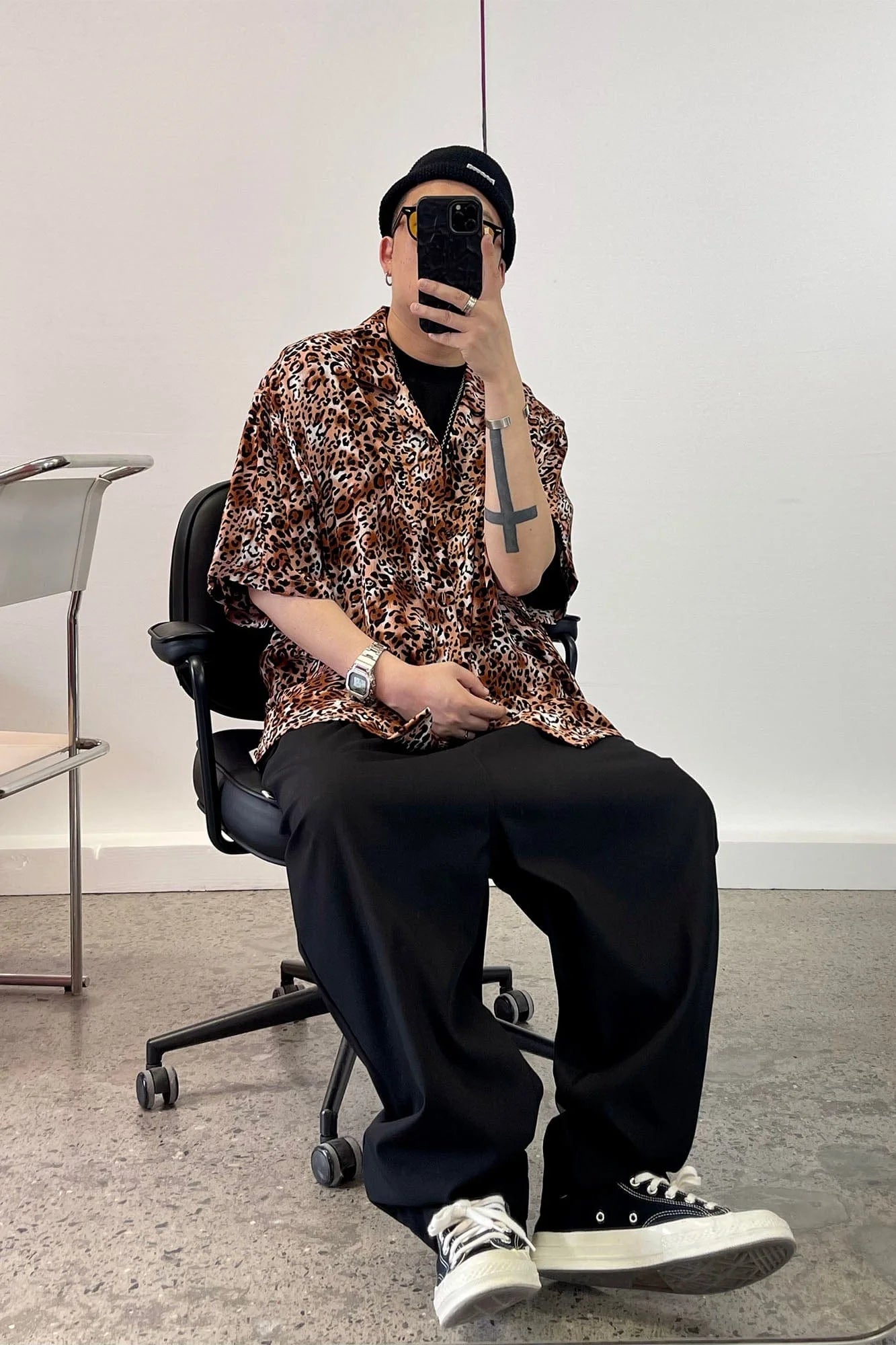 ME DA IGUAL Classic Leopard Full-Print Half Shirt