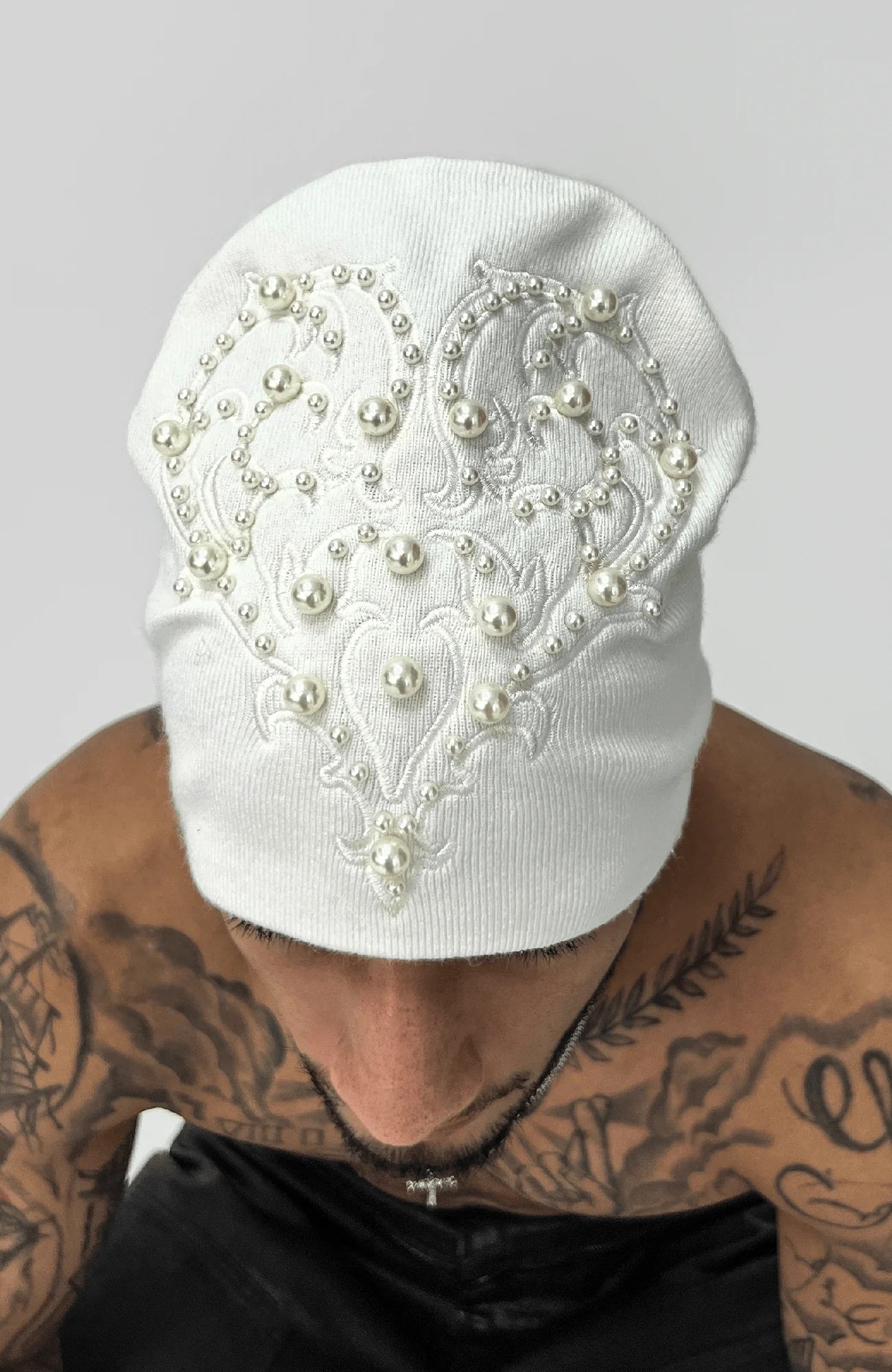 TECNINEGROUP Pearl Heart Embroidered Knit Beanie