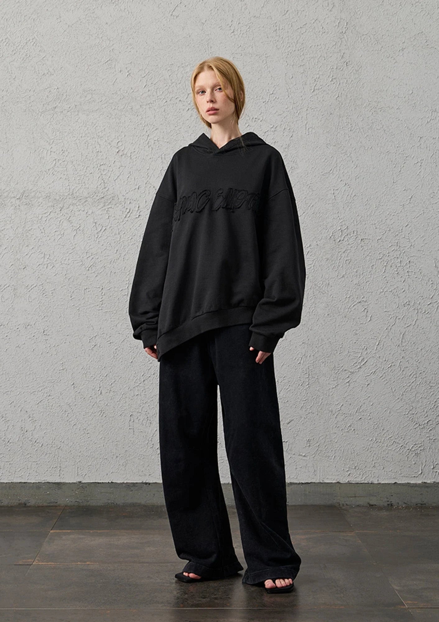 ORGANIC EMOTION Asymmetrical Hem LOGO Embroidered Hoodie