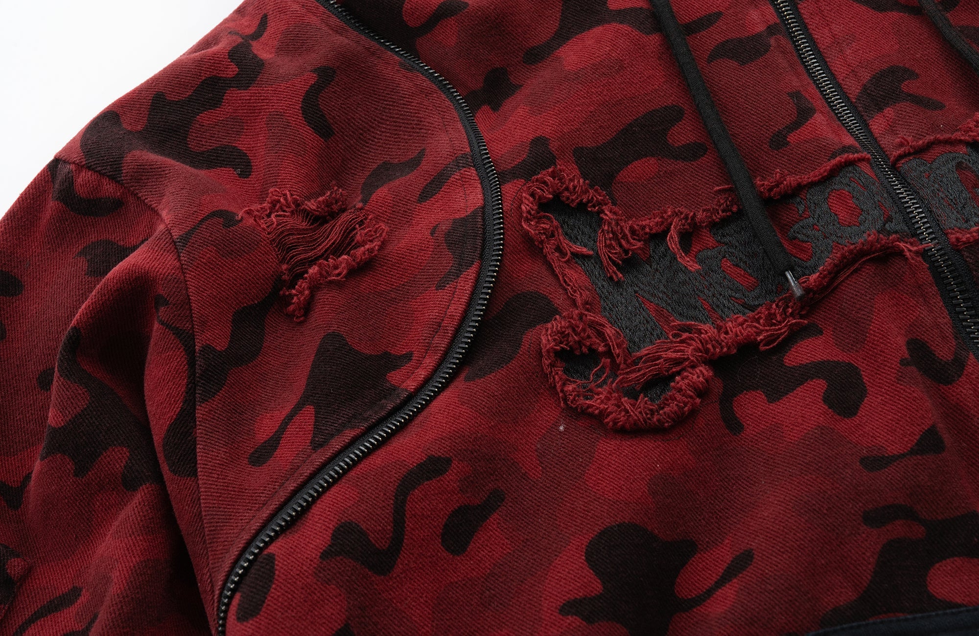 MOGONGSHE Camo Frayed LOGO Patch Hooded Jacket