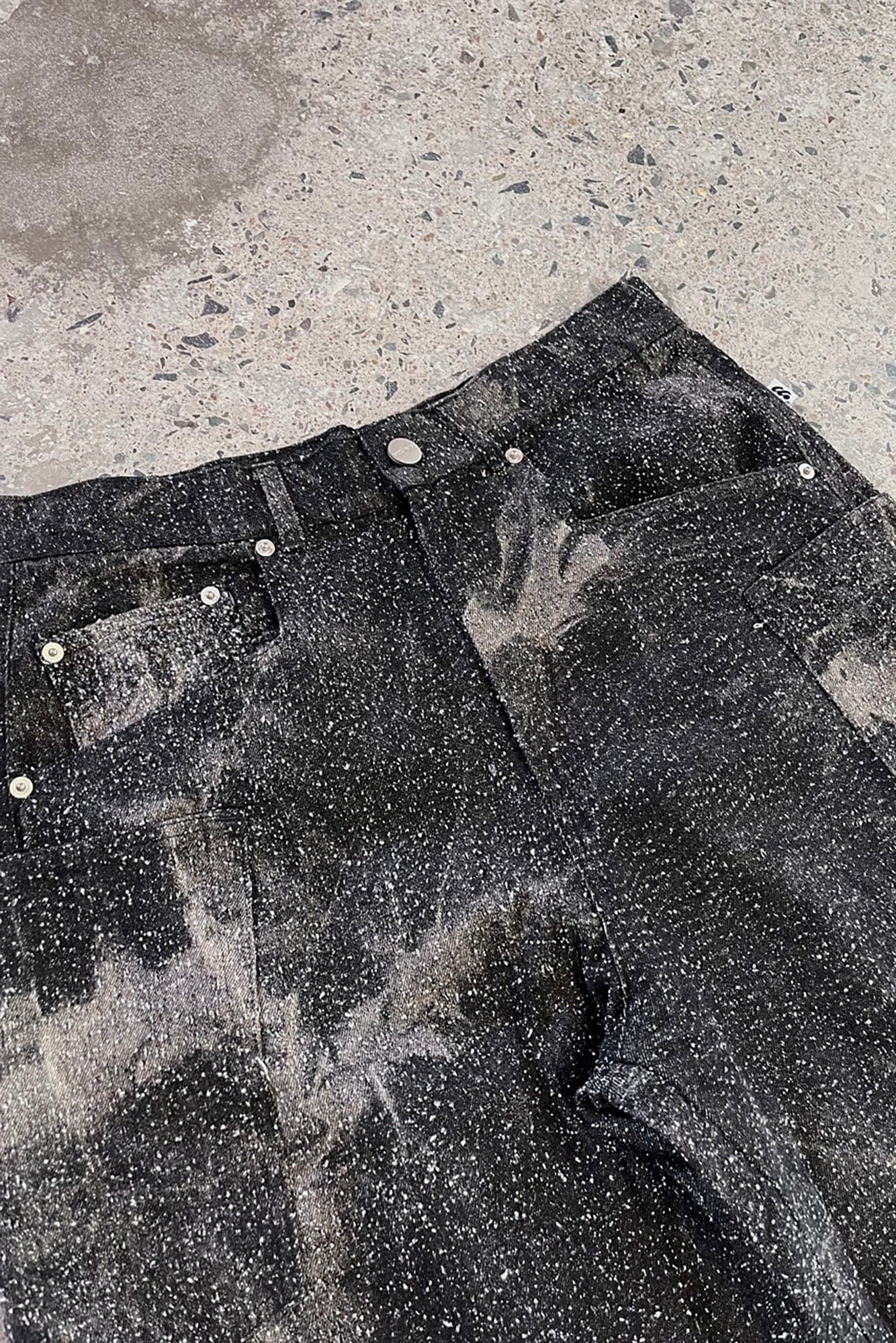 ME DA IGUAL Spliced Splatter Tie-Dye Curved Jeans