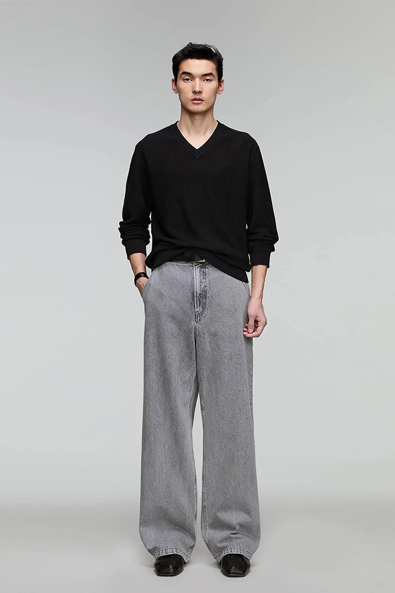 OPICLOTH Essential  V-Neck Sweater
