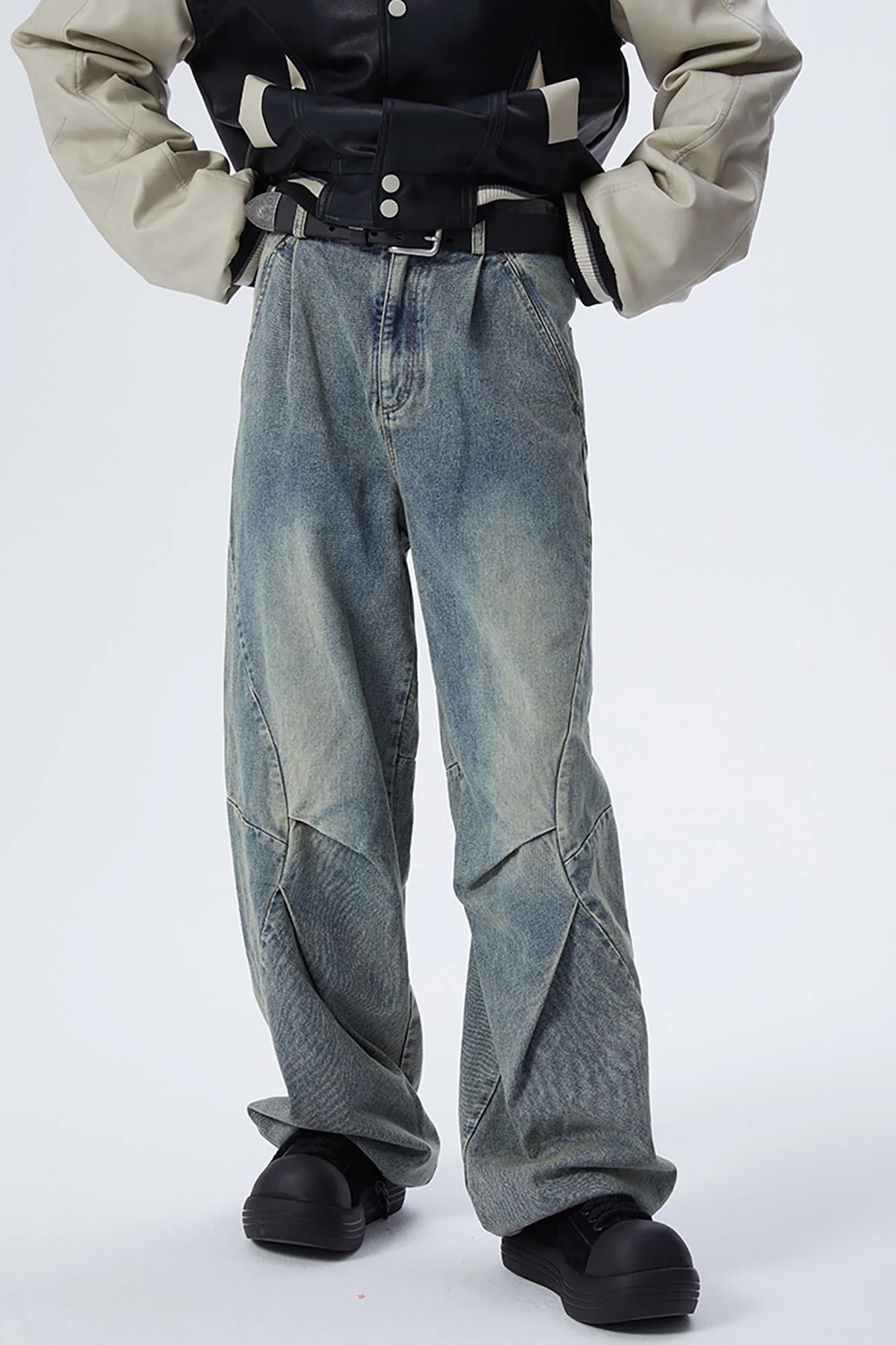 ERROR CODE ROBOT Washed Curved Pleated- Knee Jeans