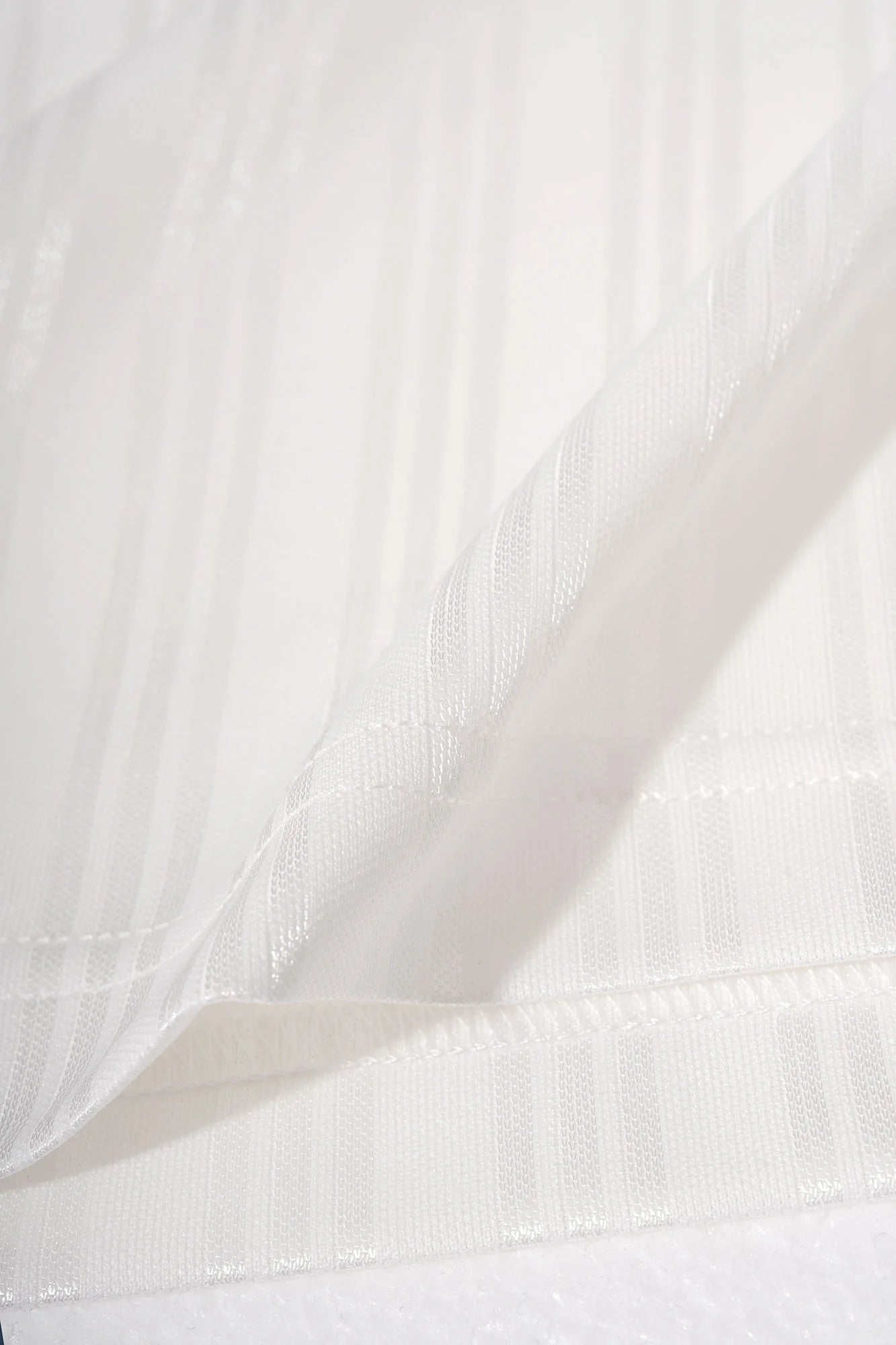 UMAMIISM Contrast V-Neck Stripe Long-Sleeve Tee