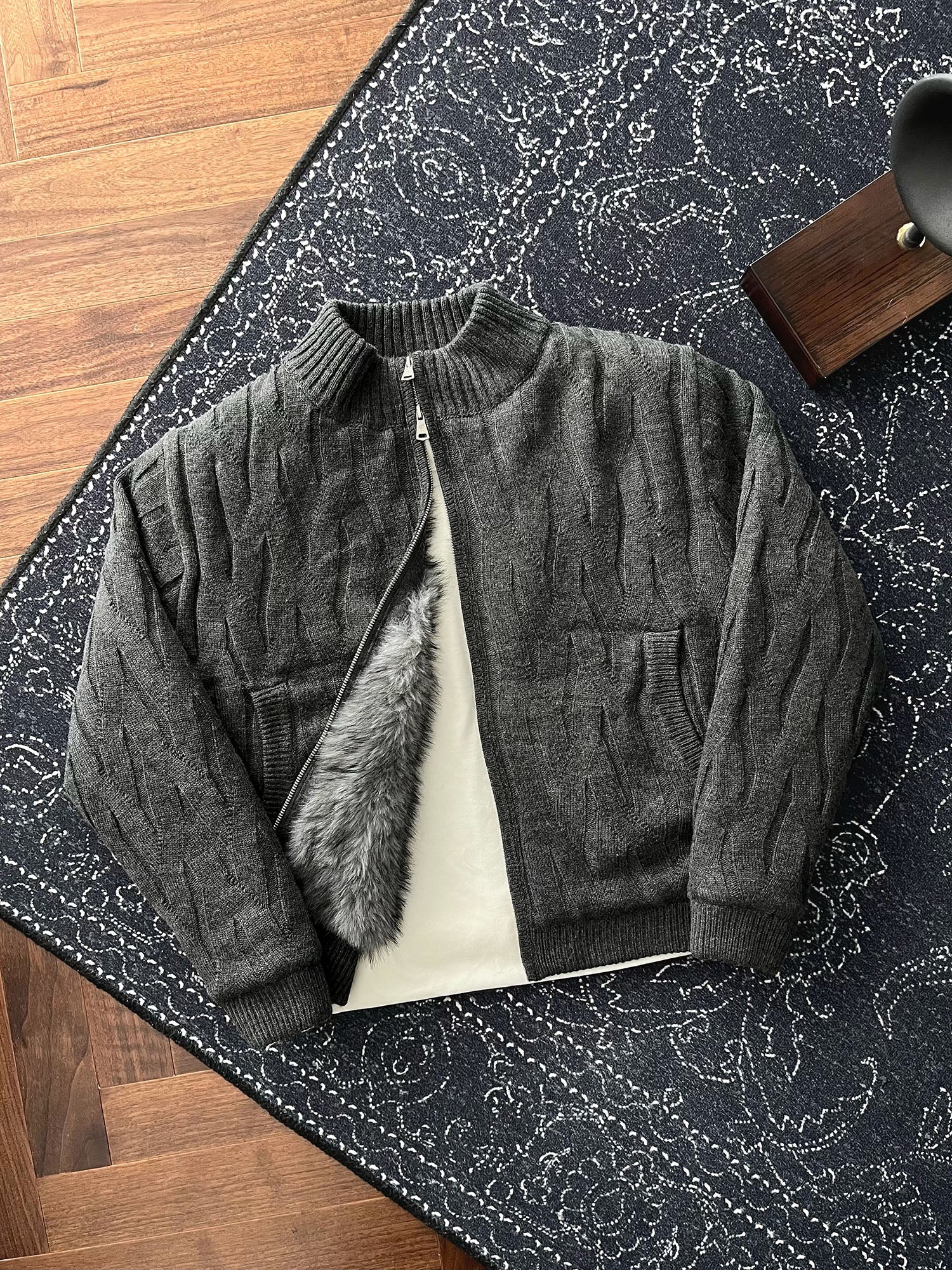 CATSSTAC Wave-Knit Stand-Collar Zip-Up Sweater