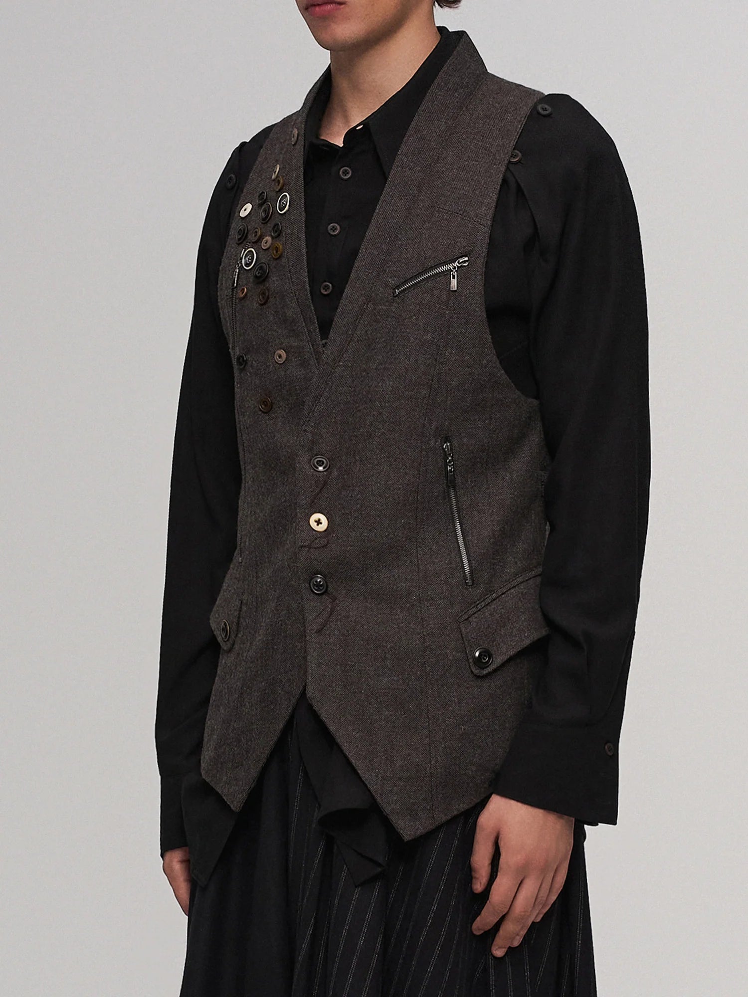 ILNya Nieternite Nifutur Retro Button Embellished Back-Harness Vest