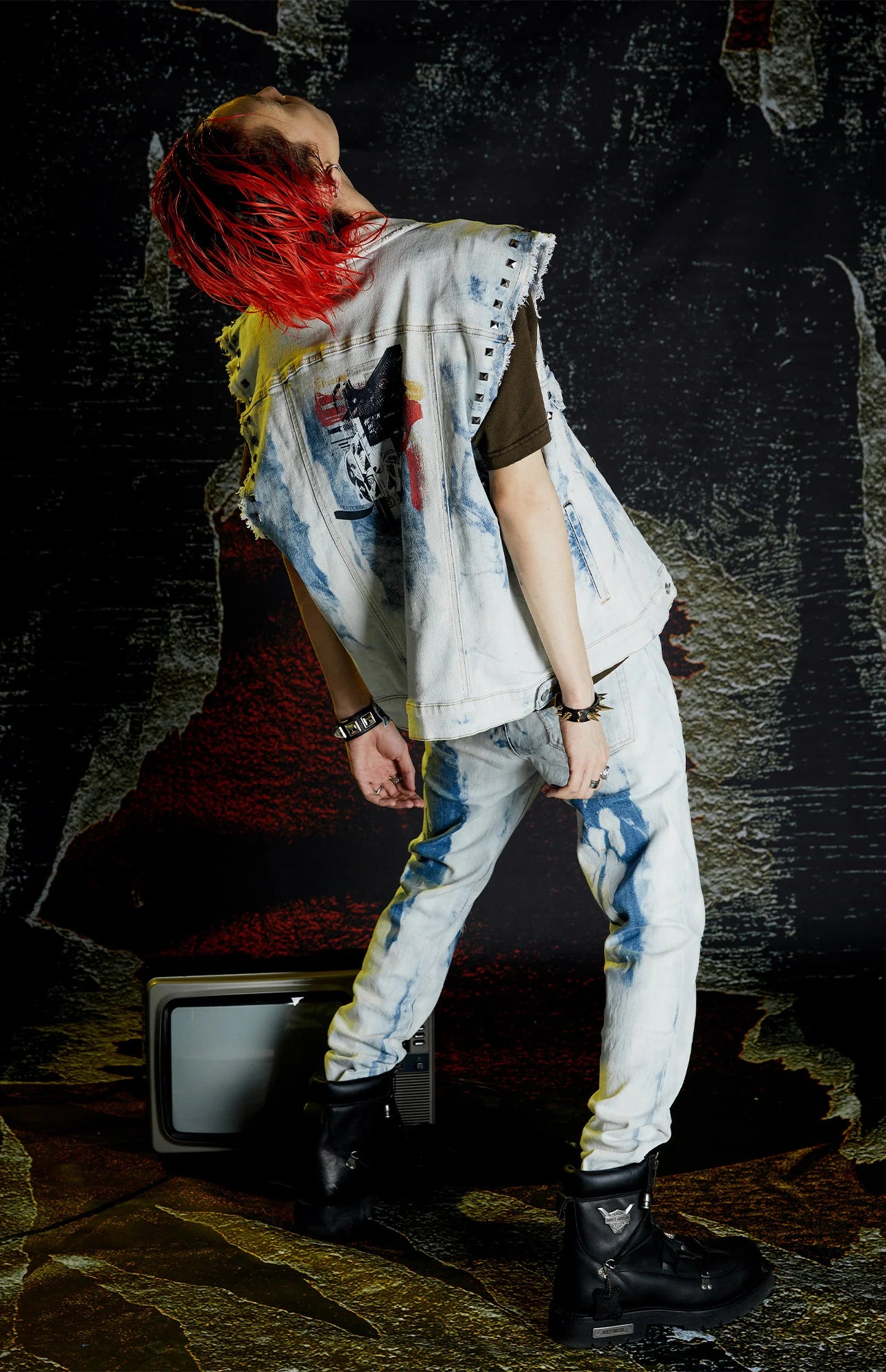 VENTUREK Distressed Washed Zippered Studded Slim Jeans
