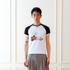 KADAKADA Essential Contrast Raglan Kitty Graphic T-Shirt