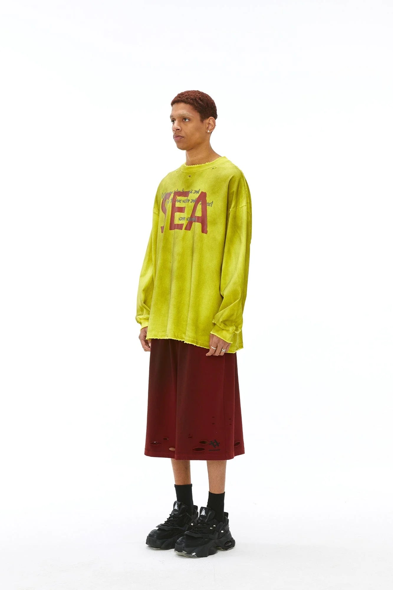 VANN VALRENCE Distressed Contrast Graphic Long-Sleeve Tee