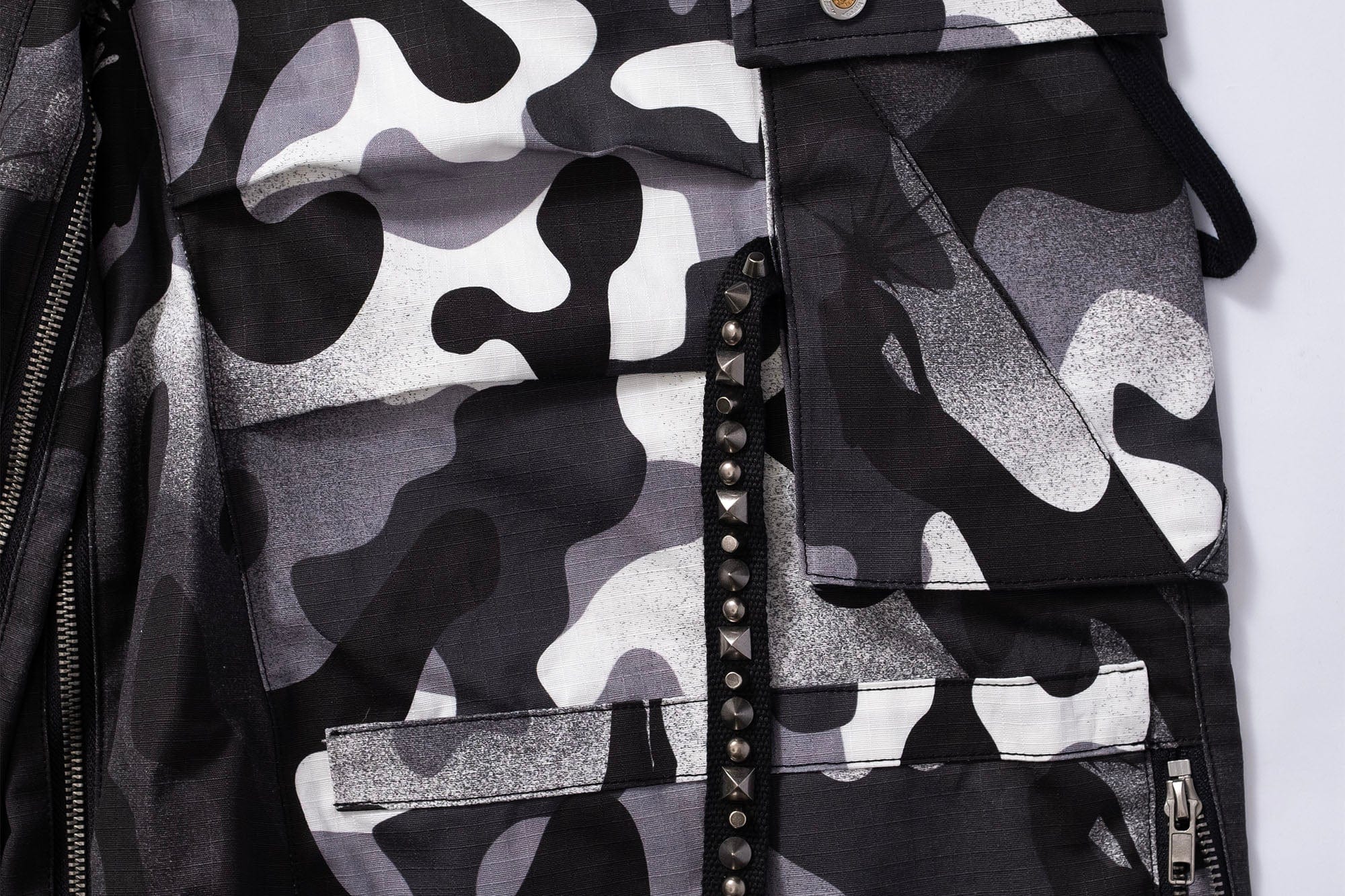 FVVO Distressed Rivet Strap Cargo Shorts Camo