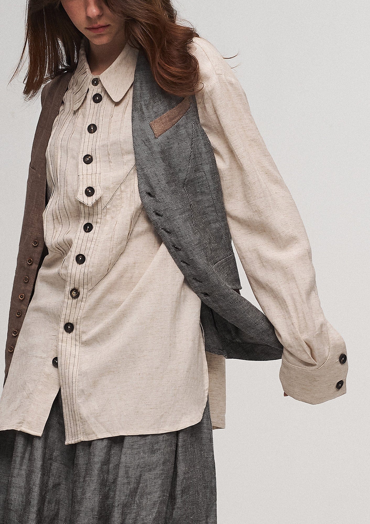 ILNya Nieternite Nifutur Shield Panel Pleated Cotton-Linen Shirt