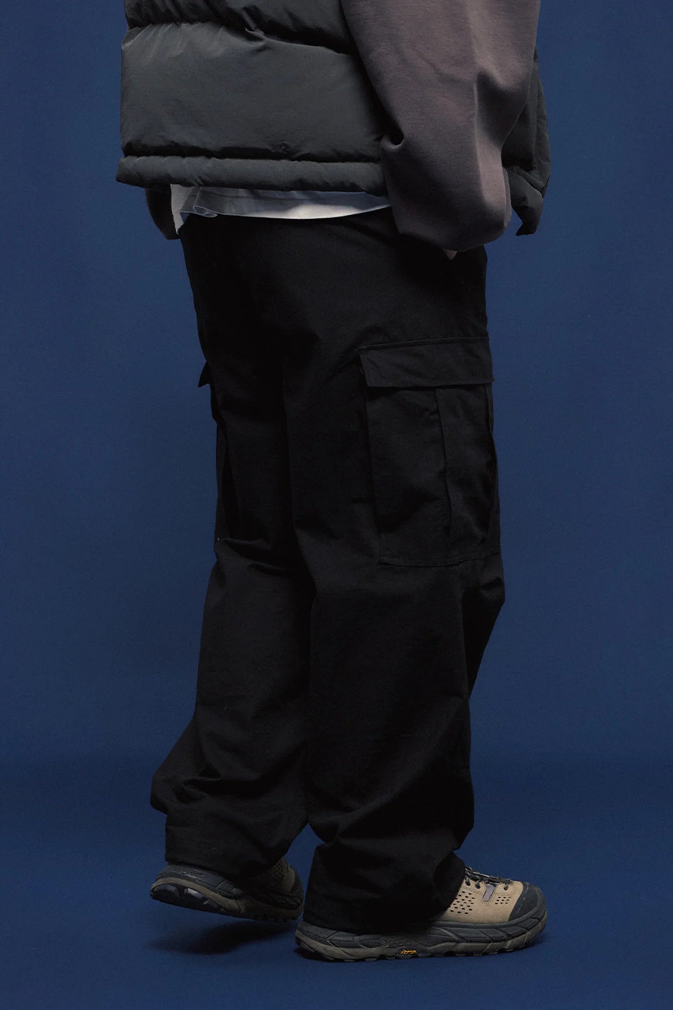 BANANA CLUB Multi-Pockey Pleated-Knee Cargo Pants